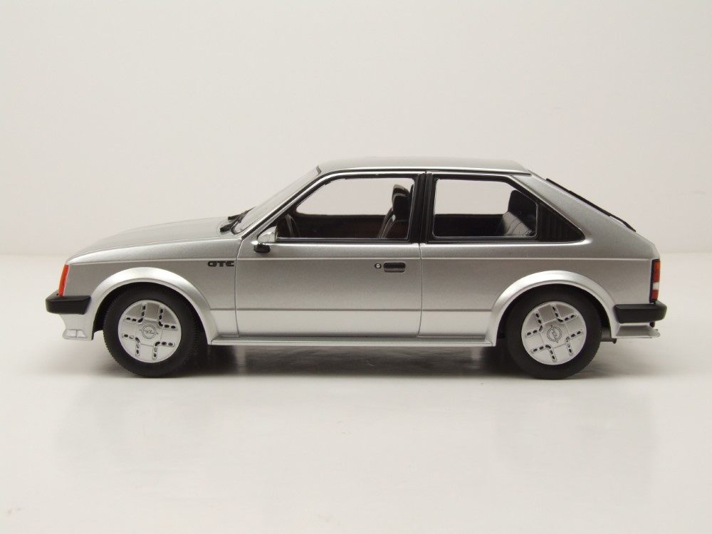 MCG Modellauto Opel Kadett D GTE 1983 silber, Maßstab 1:18