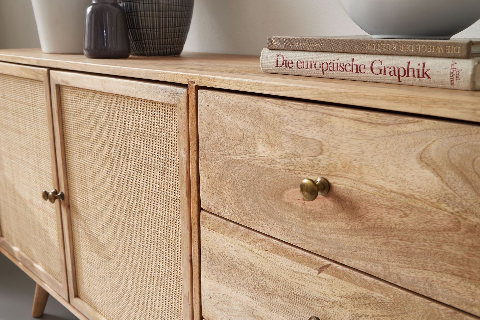 KADIMA DESIGN Kommode Design Sideboard 140x75x40 cm Mango Massivholz / Rattan, Kommode 3 (Wohnzimmer, 2 Türfächer Rohrgeflecht), Schubladen, Hoher Kommodenschrank Holz Massiv, Standschrank