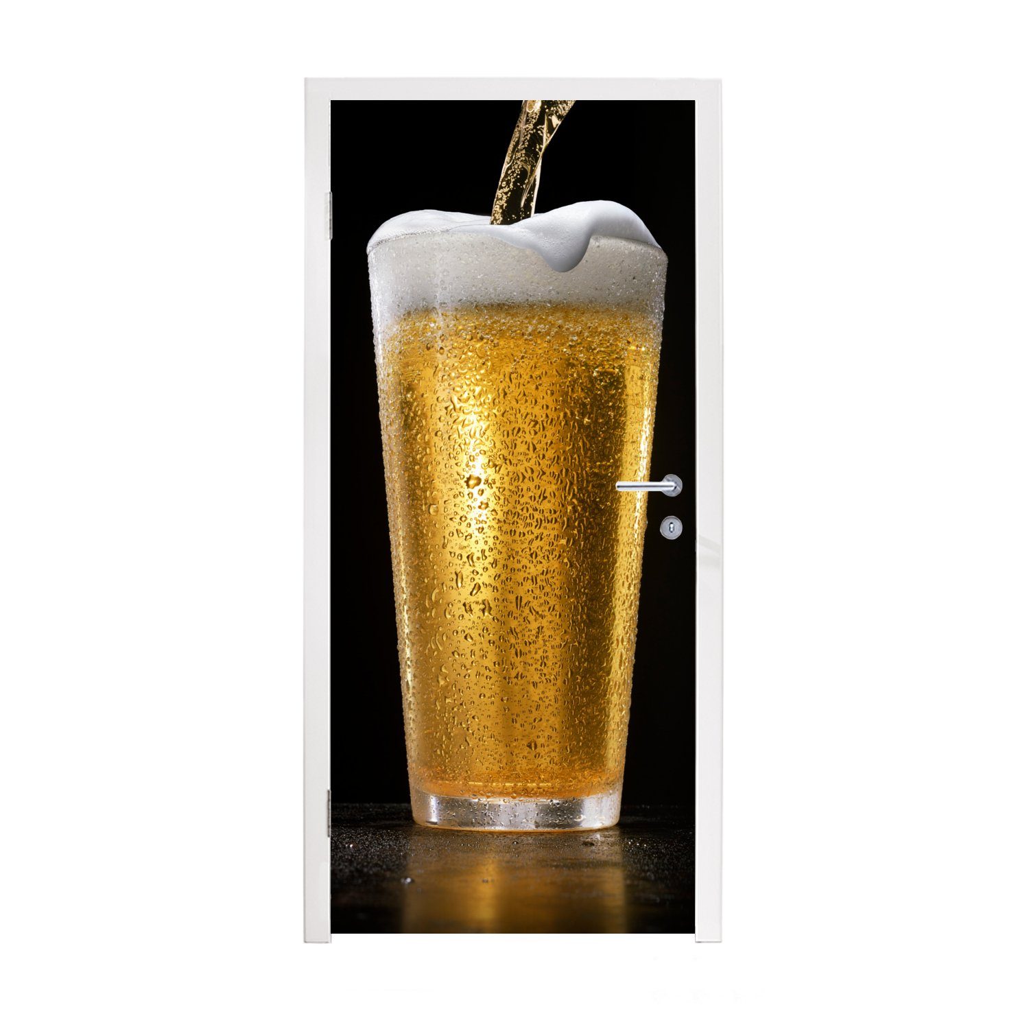 MuchoWow Türtapete Leckeres Bier vom Fass auf schwarzem Hintergrund, Matt, bedruckt, (1 St), Fototapete für Tür, Türaufkleber, 75x205 cm
