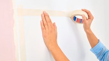 tesa Kreppband PERFECT Malerband Abklebeband für sauberes Abkleben - 50 m : 50 mm (Packung, 1-St) für Malerarbeiten im Innenbereich - beige