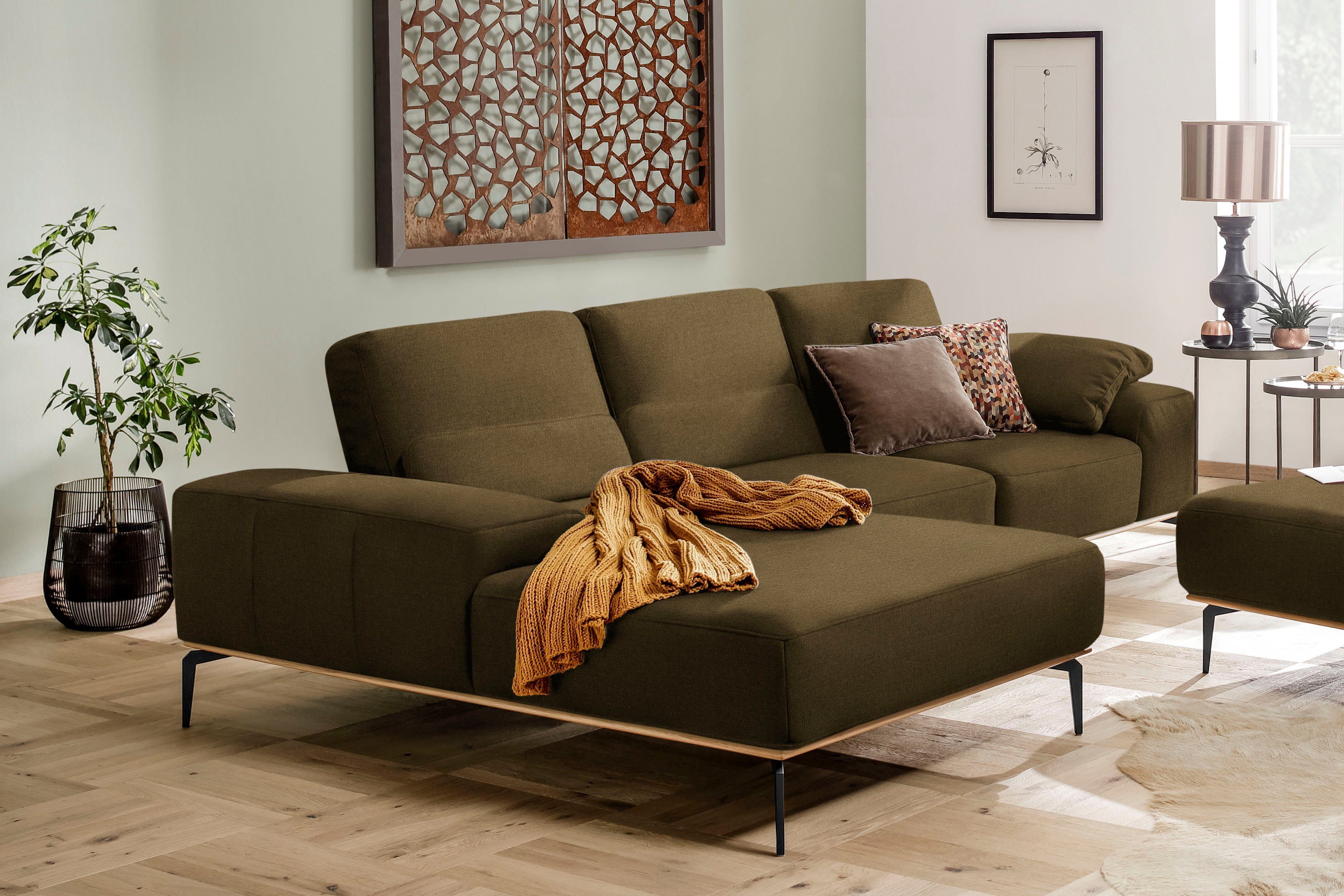 W.SCHILLIG Ecksofa run, Designsofa mit tollem Sitzkomfort, bequem, L-Form, mit Holzsockel, Füße in Schwarz pulverbeschichtet, Breite 299 cm