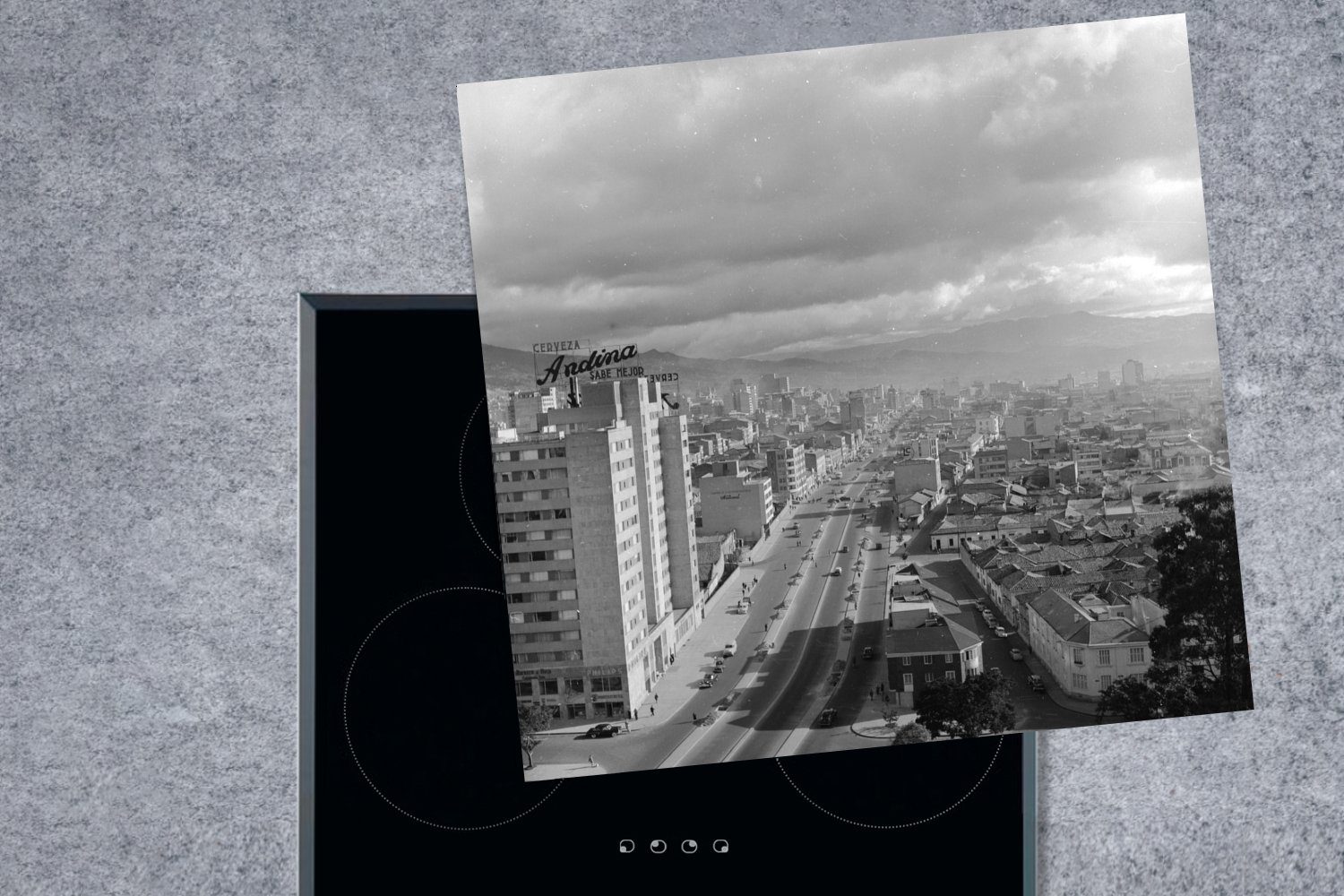 MuchoWow tlg), von Schwarz-Weiß-Foto Vinyl, Arbeitsplatte Bogota, Kolumbien, Herdblende-/Abdeckplatte für küche 78x78 (1 Ceranfeldabdeckung, cm,