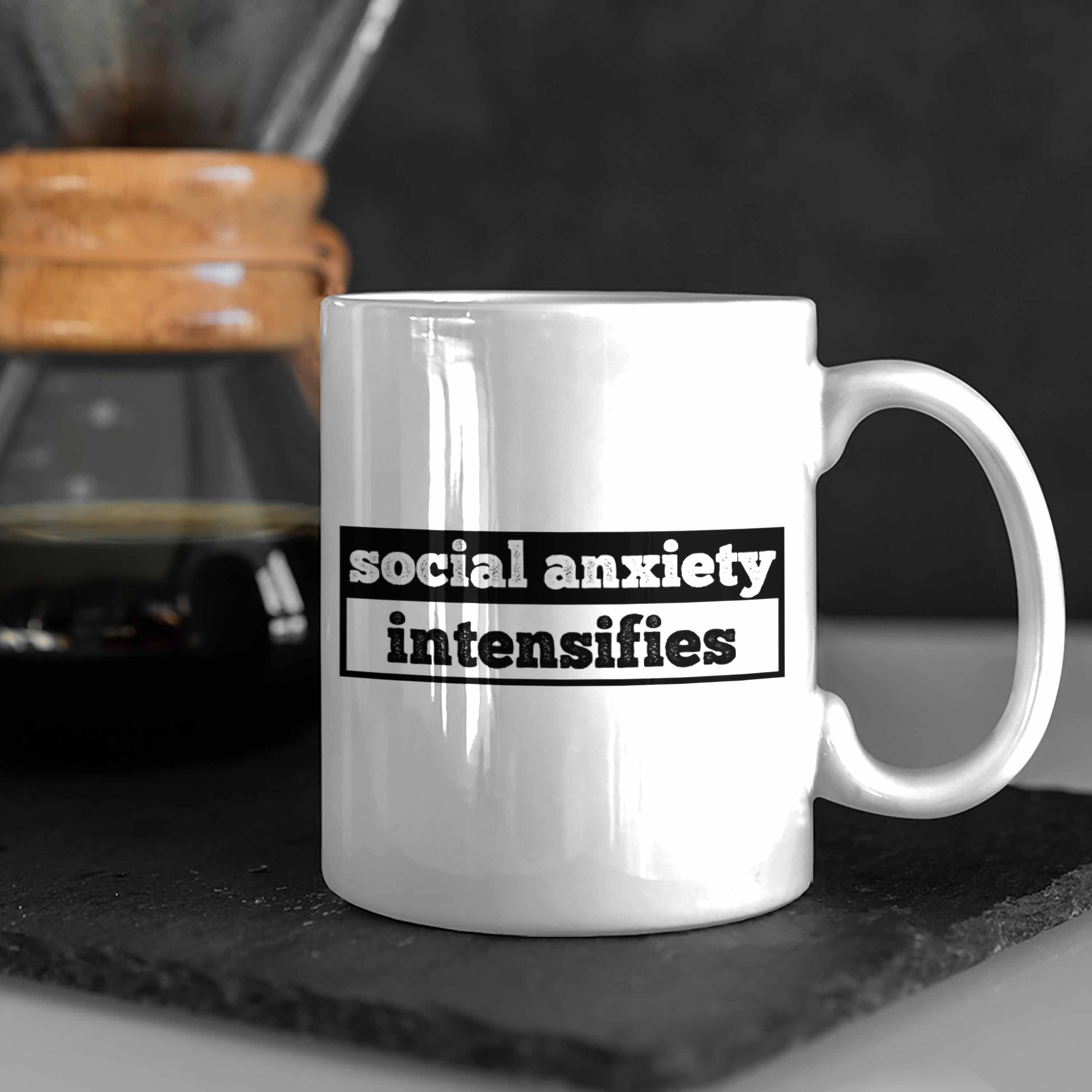 Trendation Tasse Tasse mit Spruch Introve für "Social Anxiety als Geschenk Weiss Intensifies"
