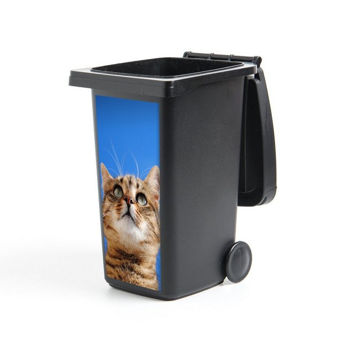 MuchoWow Wandsticker Katze - Braun - Luft - Mädchen - Jungen - Kinder (1 St) Mülleimer-aufkleber Mülltonne Sticker Container Abfalbehälter