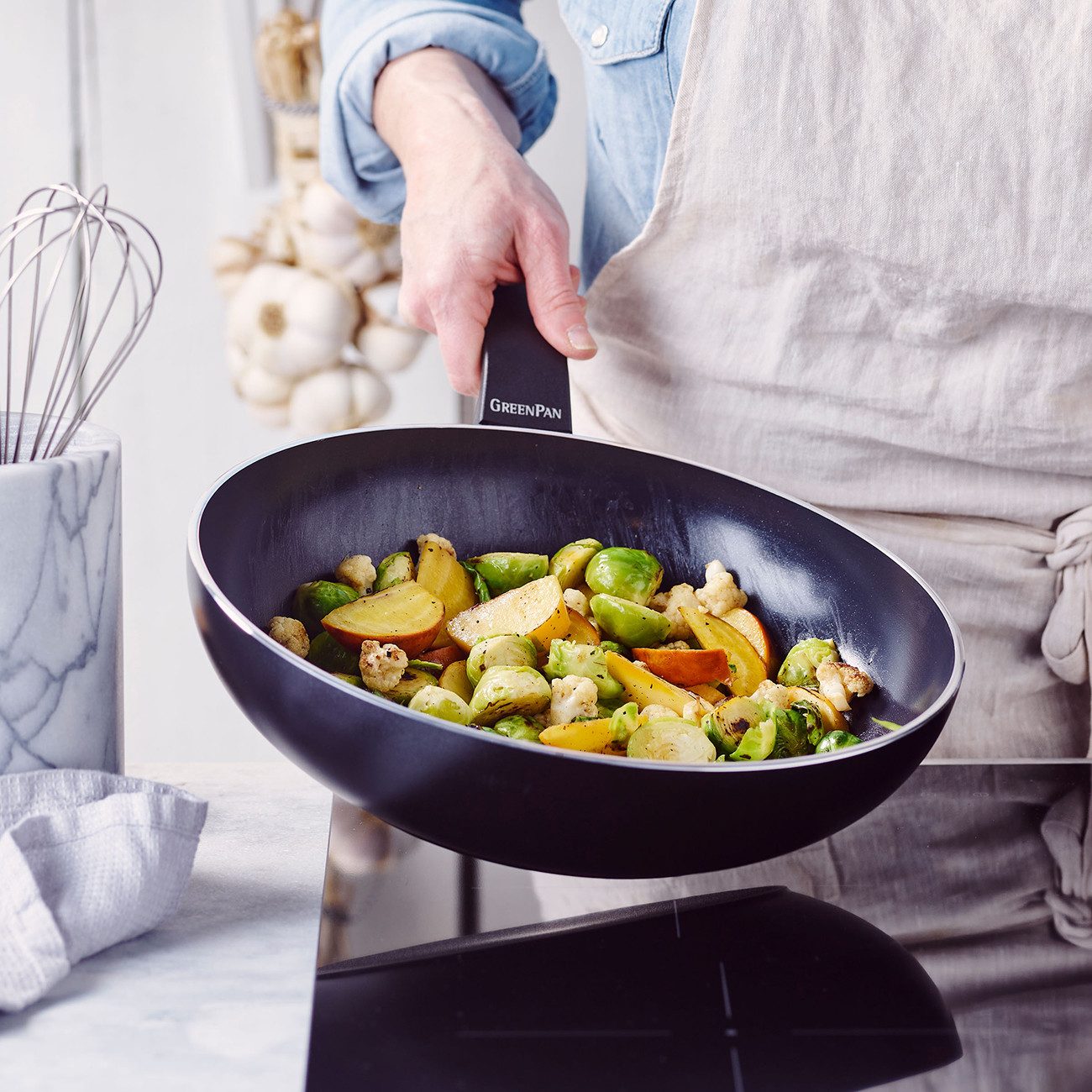 GREENPAN Wok Green Pan Essence Wok 28cm schwarz Antihaft Aluminium, Aluminium, Kratzfest, langlebig, Induktion, Backofengeeignet, Ø 28 cm