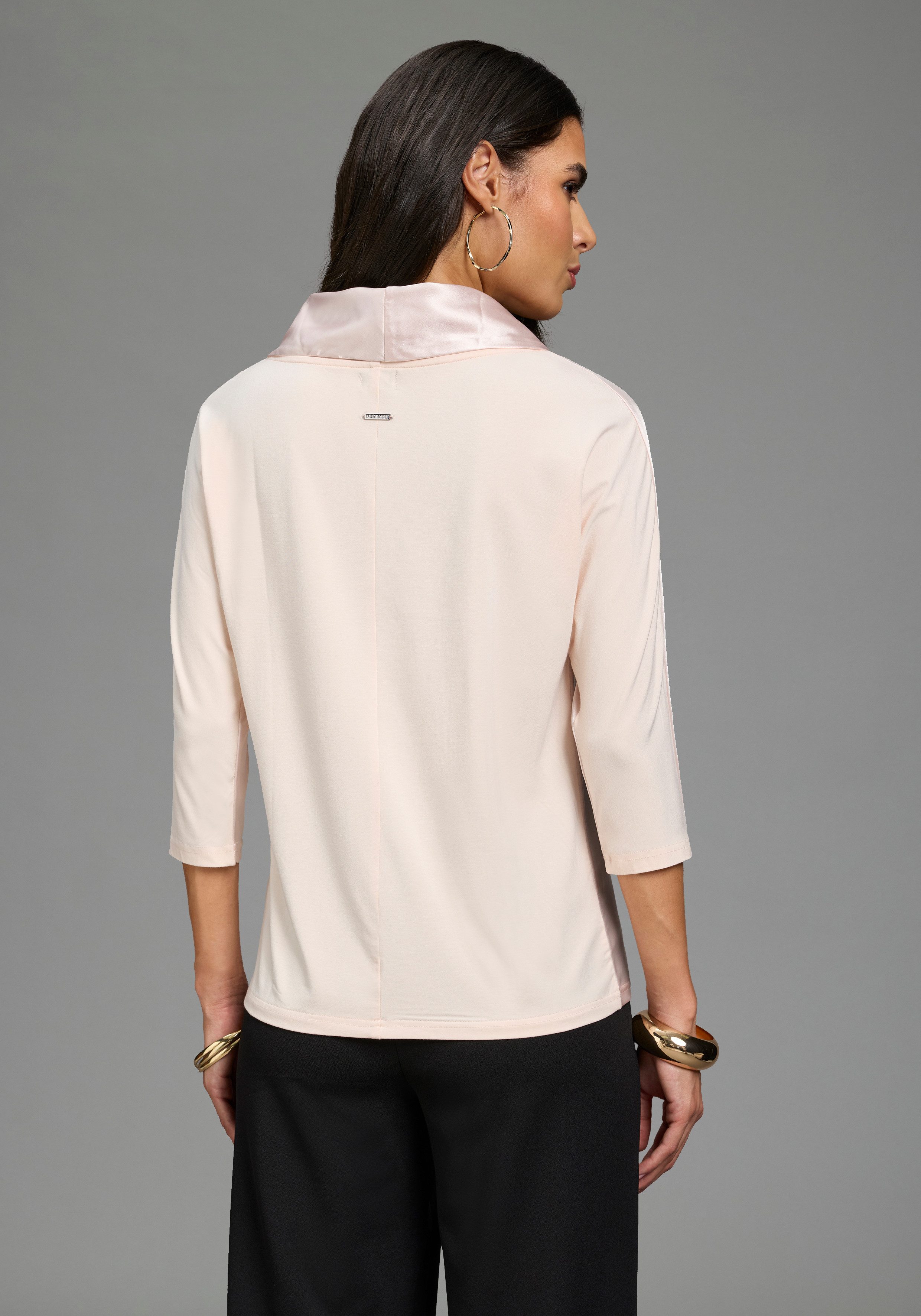 Laura Scott Shirtbluse aus Satin und Jersey, figurumspielende Passform, 3/4-Fledermausärmel – Bild 2 von 5