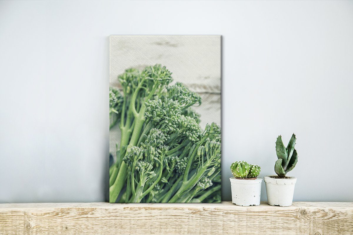 OneMillionCanvasses® Leinwandbild Leinwandbild St), 20x30 Gemälde, inkl. cm Ein fertig Bimi-Gemüse, (1 Bündel Zackenaufhänger, bespannt