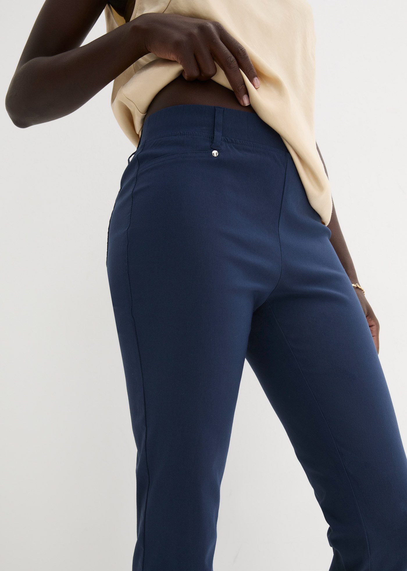 bonprix Stretch-Hose aus Viskose, Slim Fit Passform, Schlupfform mit Gürtelschlaufen