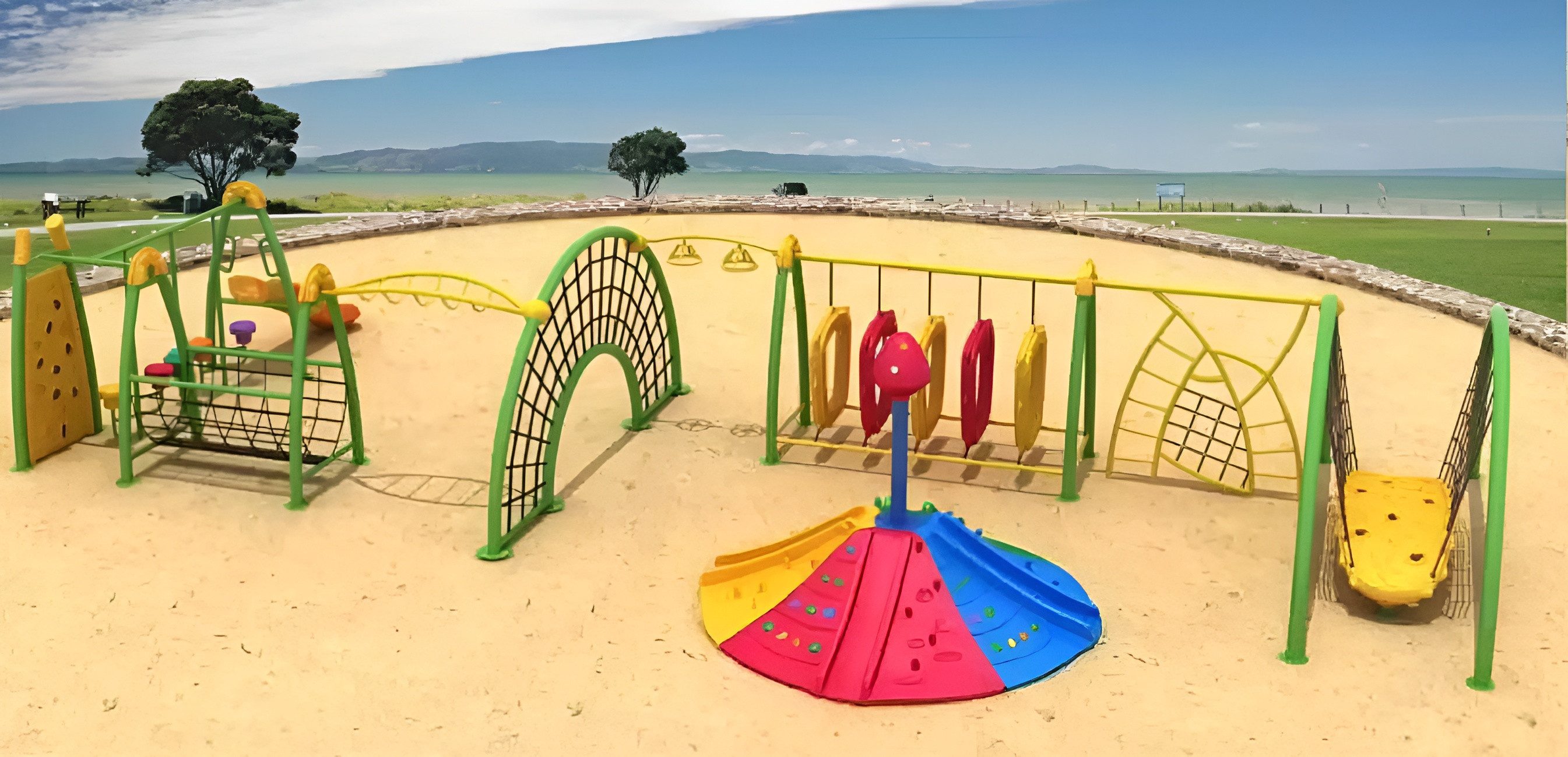 Xlmoebel Klettergerüst Wettbewerbsfähiger Sportplatz aus wetterbeständigem Kunststoff, (Klettergerüst, 1-St., Spielplatz), Hergestellt in Europa
