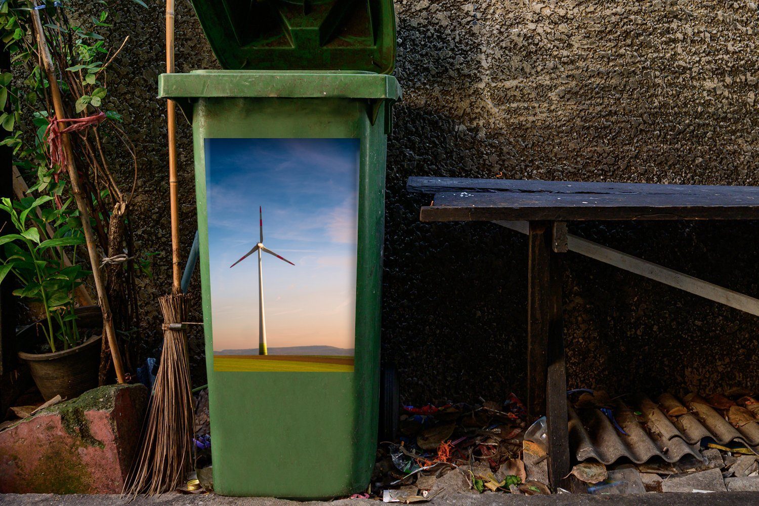 MuchoWow Wandsticker Eine einsame (1 Lande Mülleimer-aufkleber, St), Mülltonne, dem Windmühle auf Sticker, Abfalbehälter Container