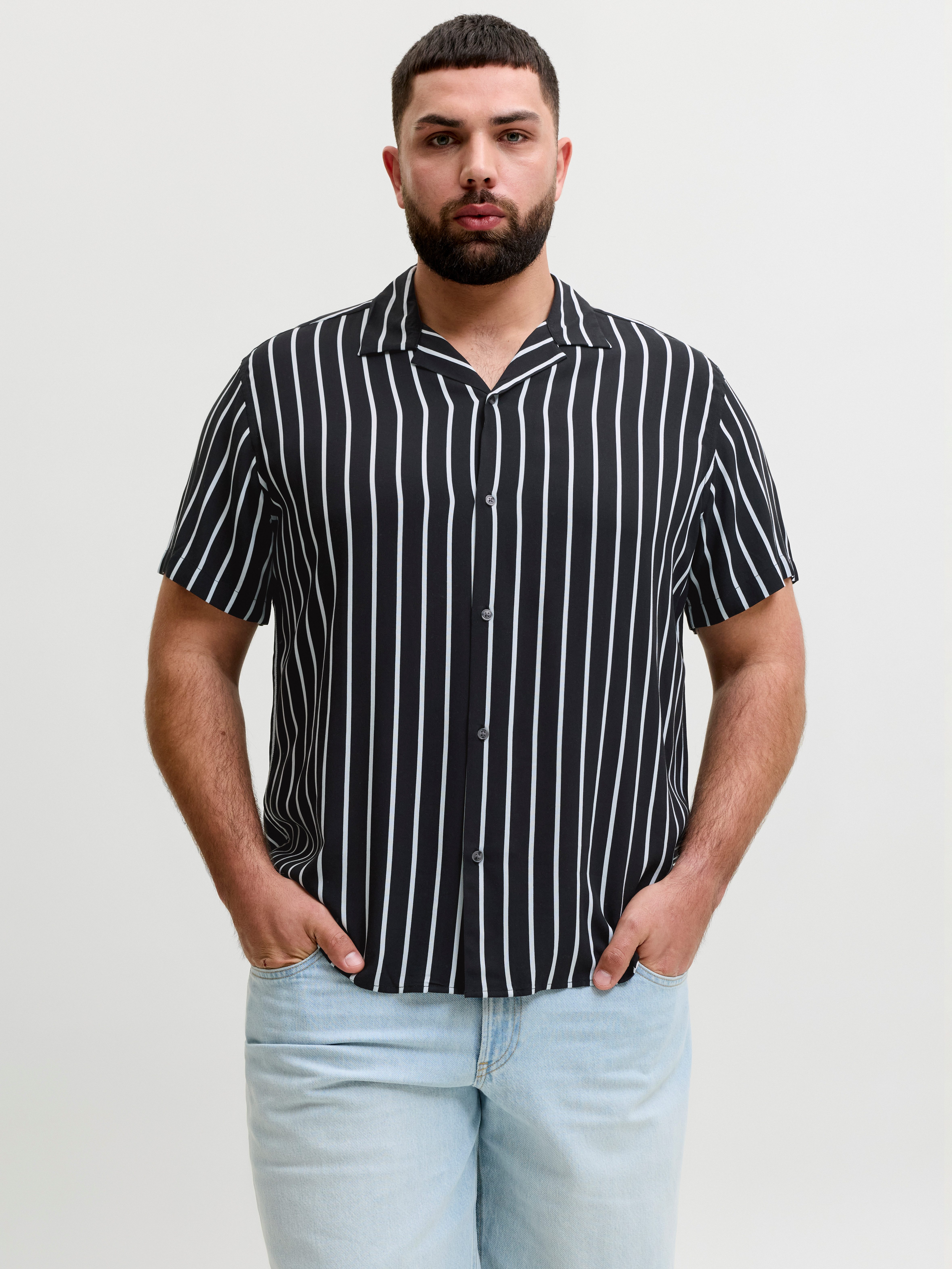 Jack & Jones PlusSize Kurzarmhemd JJEJEFF RESORT STRIPE SHIRT SS PLS Viskose, loose fit