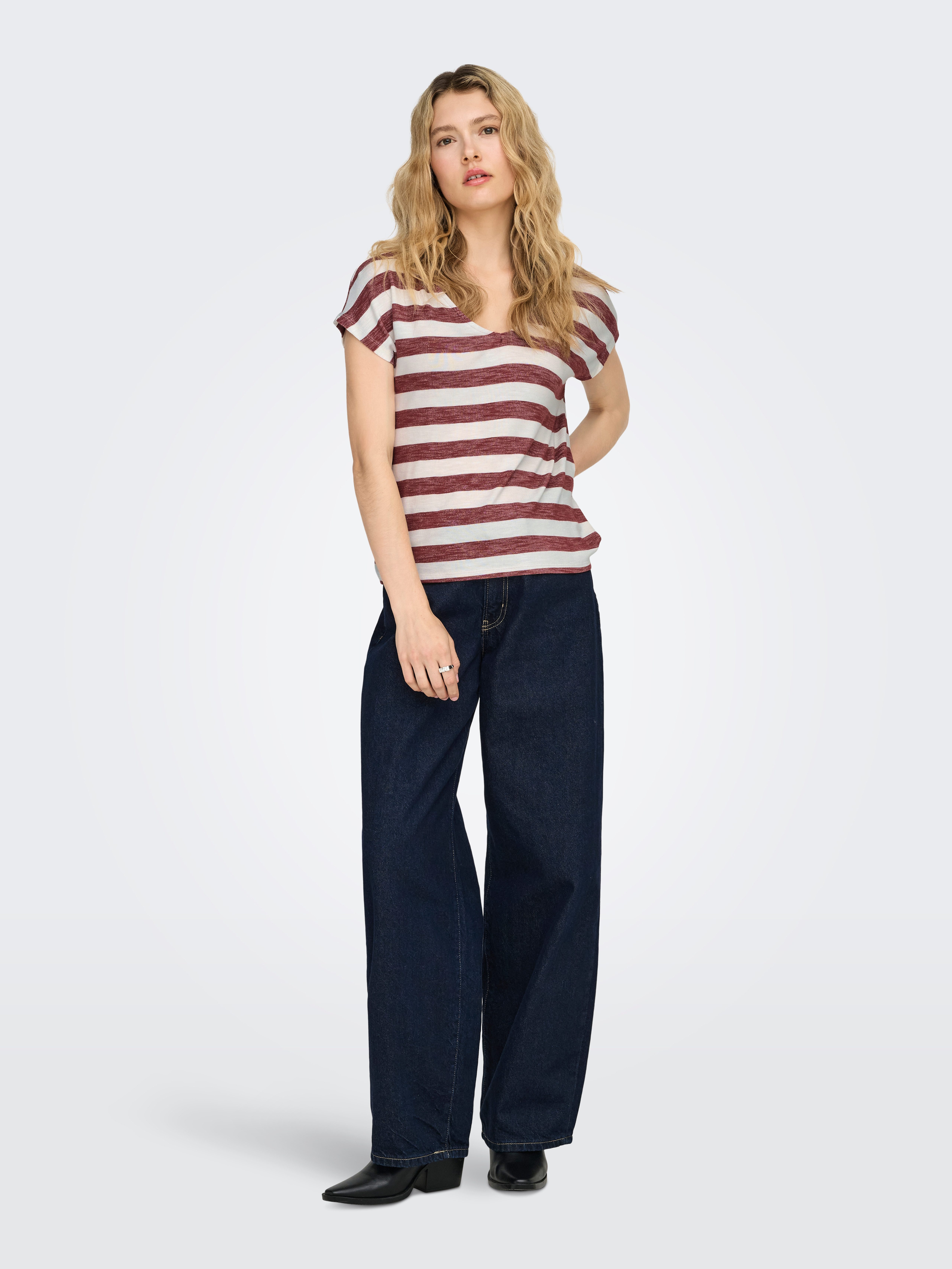 ONLY V-Shirt ONLLIRA LIFE S/S V-NECK TOP JRS NOOS Viskose mit Stretch, regular fit, Kurzarm – Bild 4 von 5