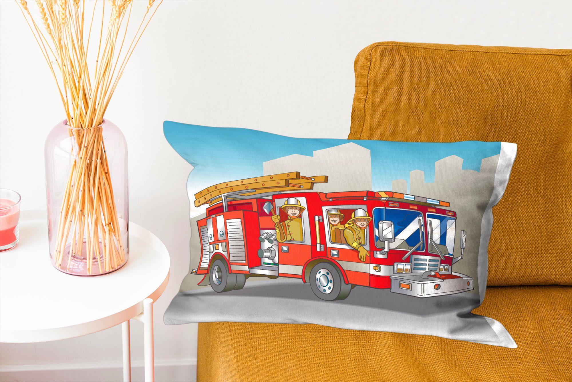 Dekokissen von Wohzimmer Kinderillustration Feuerwehrleuten Dekoration, einem Dekokissen Schlafzimmer MuchoWow mit Feuerwehrauto, in Füllung, Zierkissen,