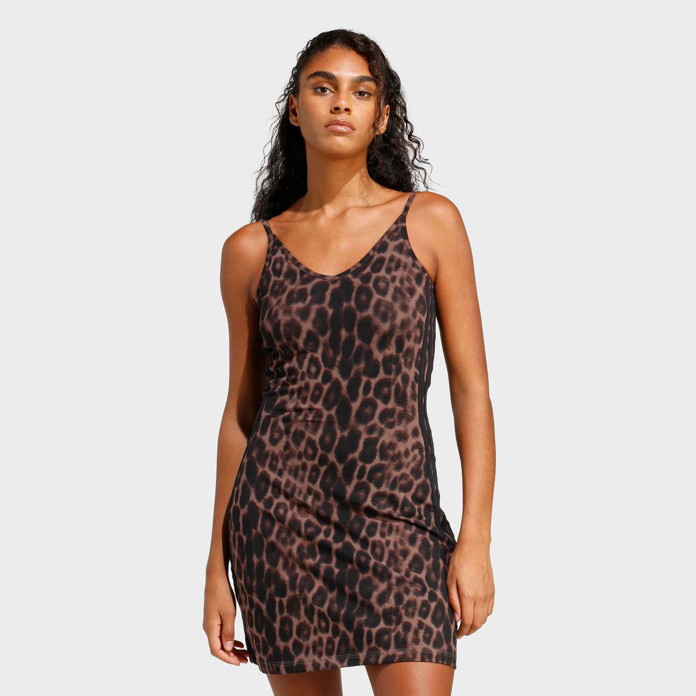 adidas Sportswear Shirtkleid SEASONAL ESSENTIALS MIT LEOPARDENPRINT UND 3-S günstig online kaufen