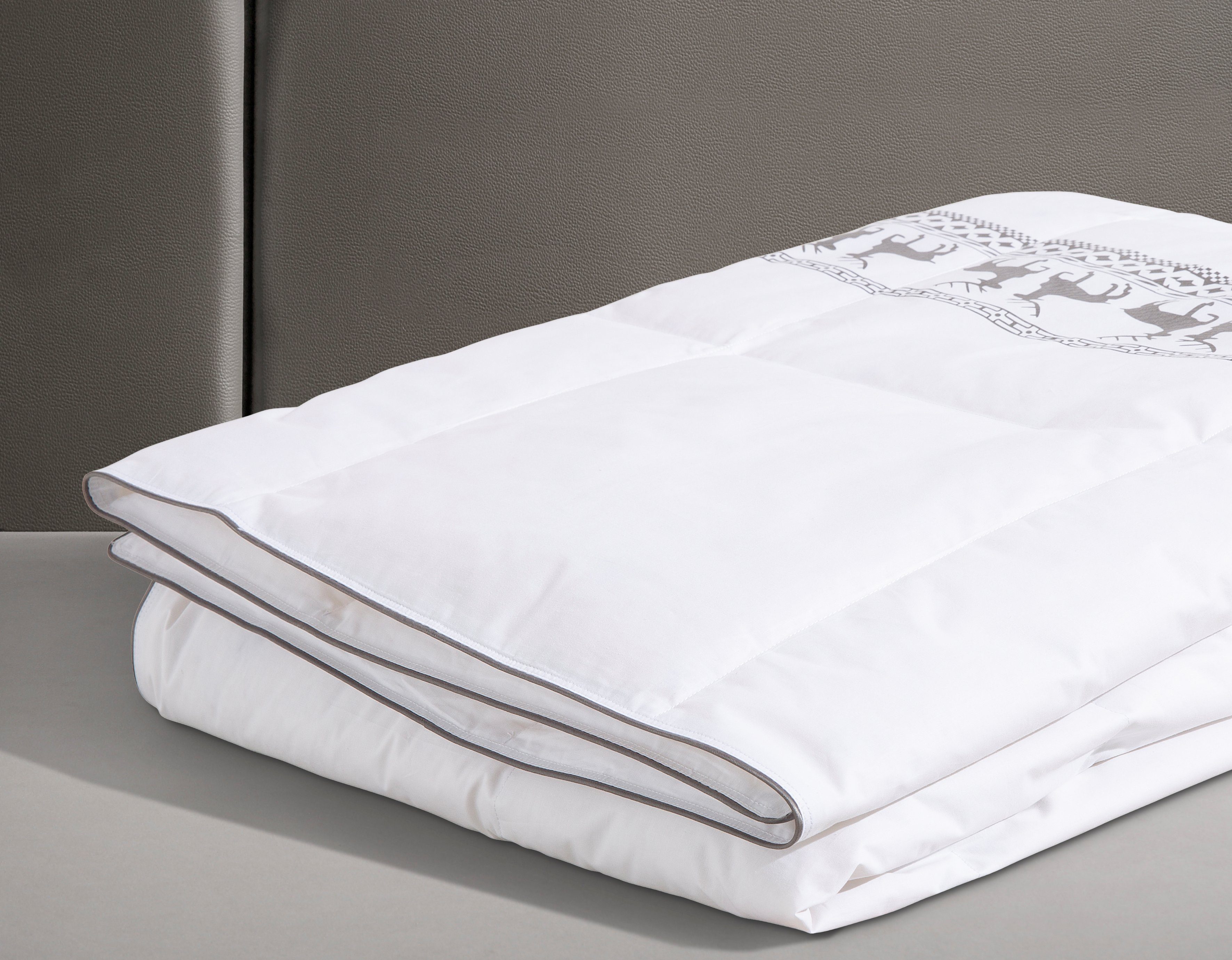 Älgdröm Daunenbettdecke Sorsele, Bettdecke 135x200 cm, 155x220 cm und weitere Größen, Füllung: 60% Daunen & 40% Federn, Bezug: Baumwolle, Bettdecken, Sommer, Winter, 4 Jahreszeiten, Decke, Made in Germany