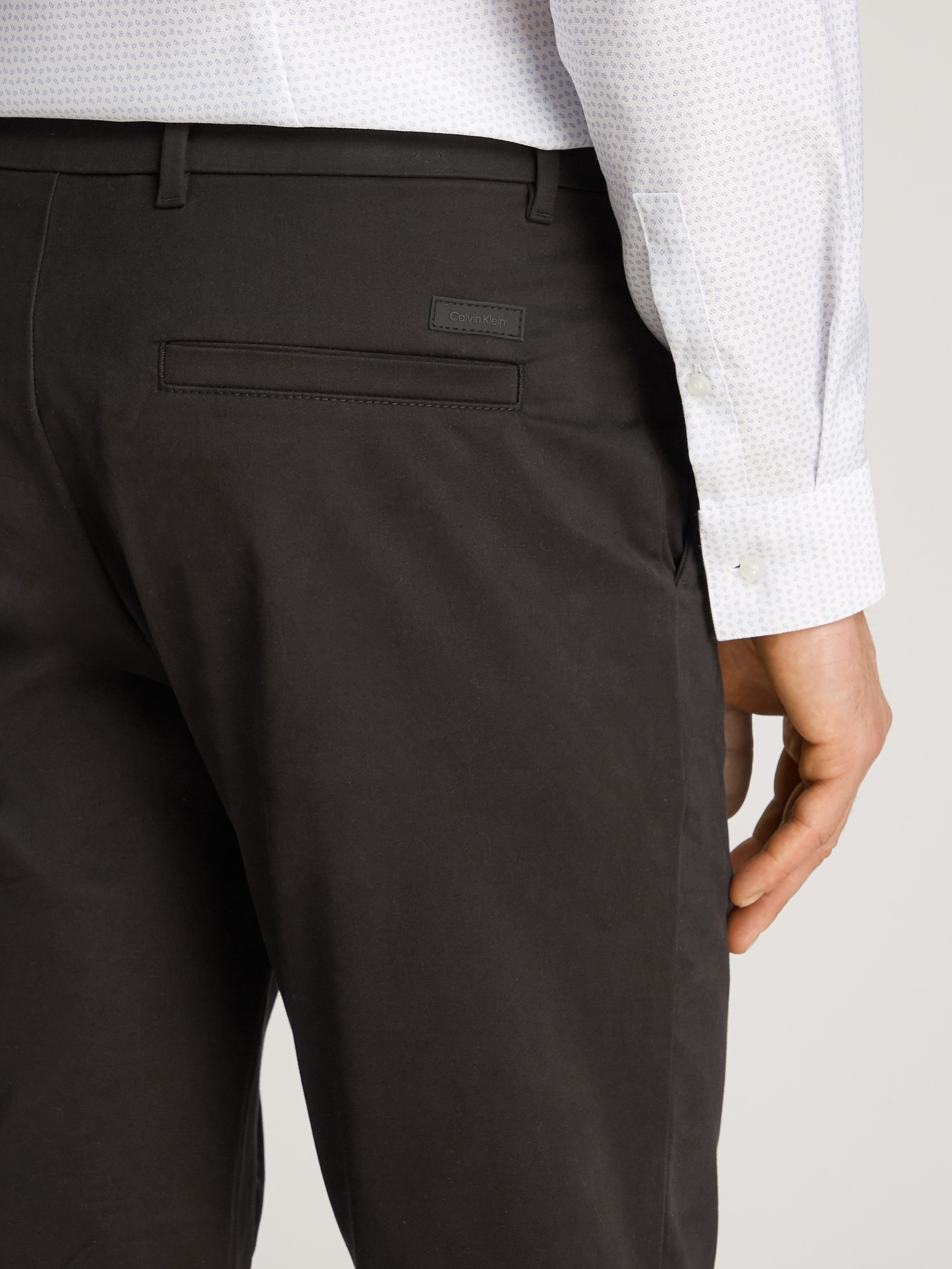 Calvin Klein Chinohose SATEEN STRETCH SLIM CHINO mit Logopatch