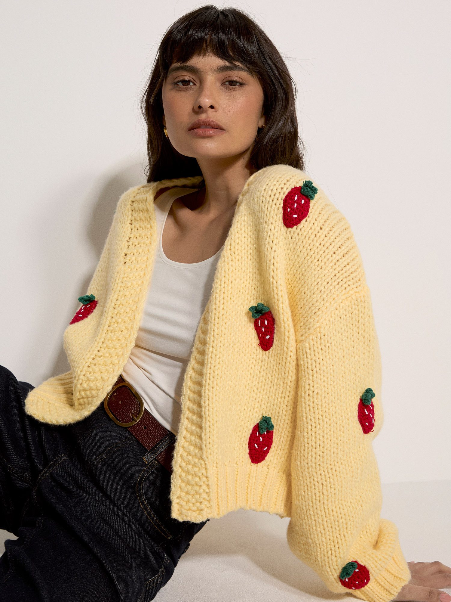 Apricot Cardigan Grobe Strickjacke mit Erdbeerstickerei