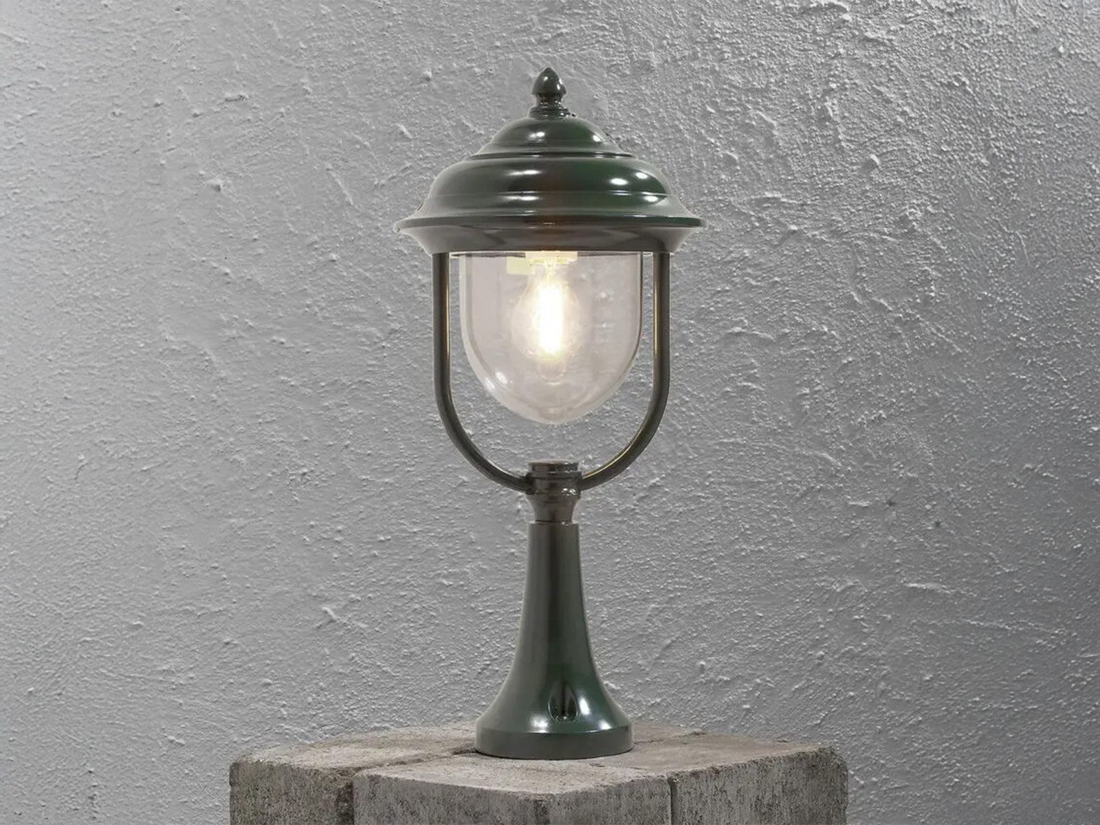 KONSTSMIDE LED Sockelleuchte im Landhausstil, Höhe 54cm, LED wechselbar, Warmweiß, Garten-Laterne zur Wegbeleuchtung inkl. austauschbarem Leuchtmittel