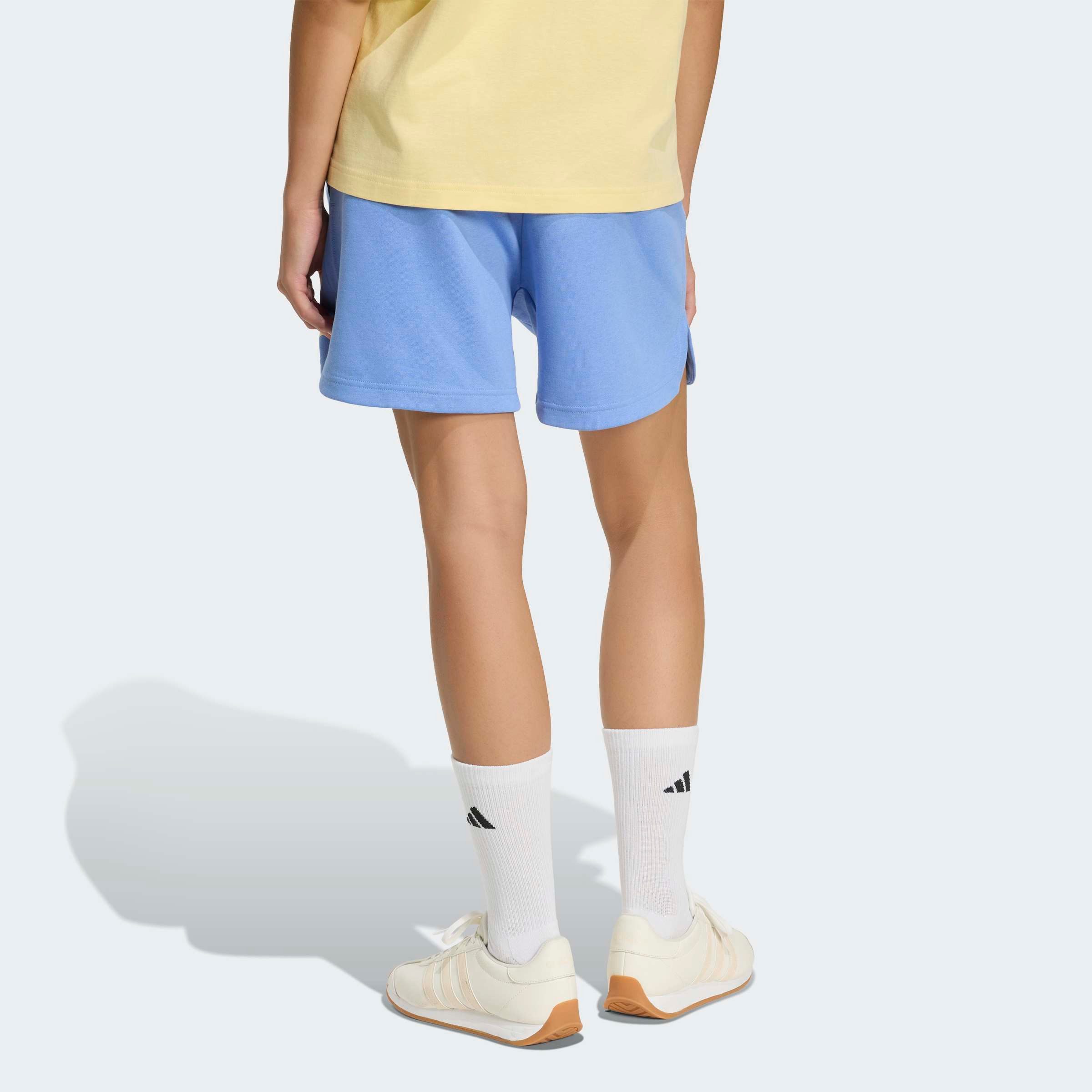 adidas Sportswear Shorts 3-STREIFEN STUDIO FLEECE, LOCKER GESCHNITTEN für sportliche Aktivitäten, aus Baumwolle, mit Kordelverschluss – Bild 2 von 5