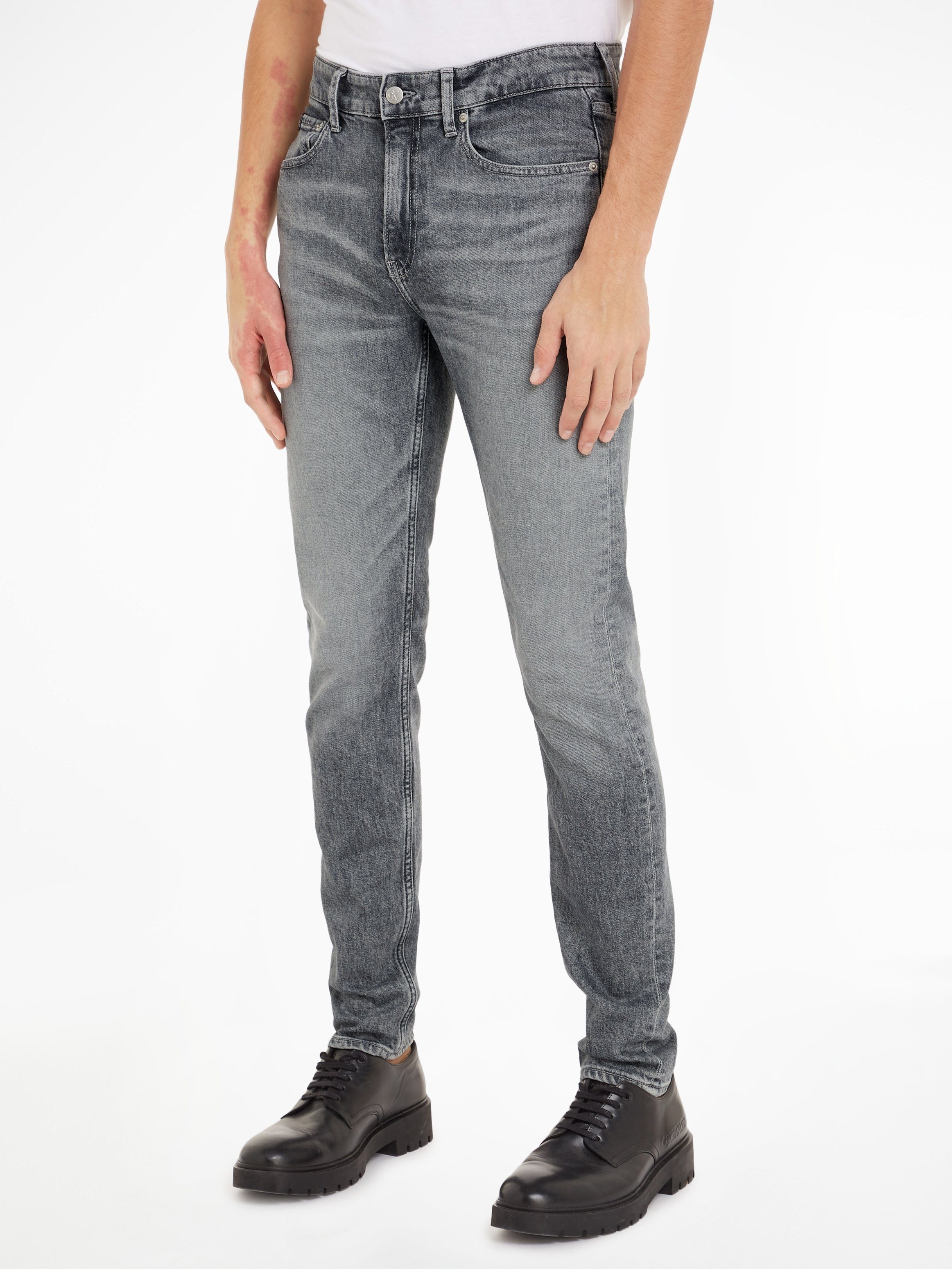 Calvin Klein Jeans Tapered-fit-Jeans SLIM TAPER mit Leder-Badge