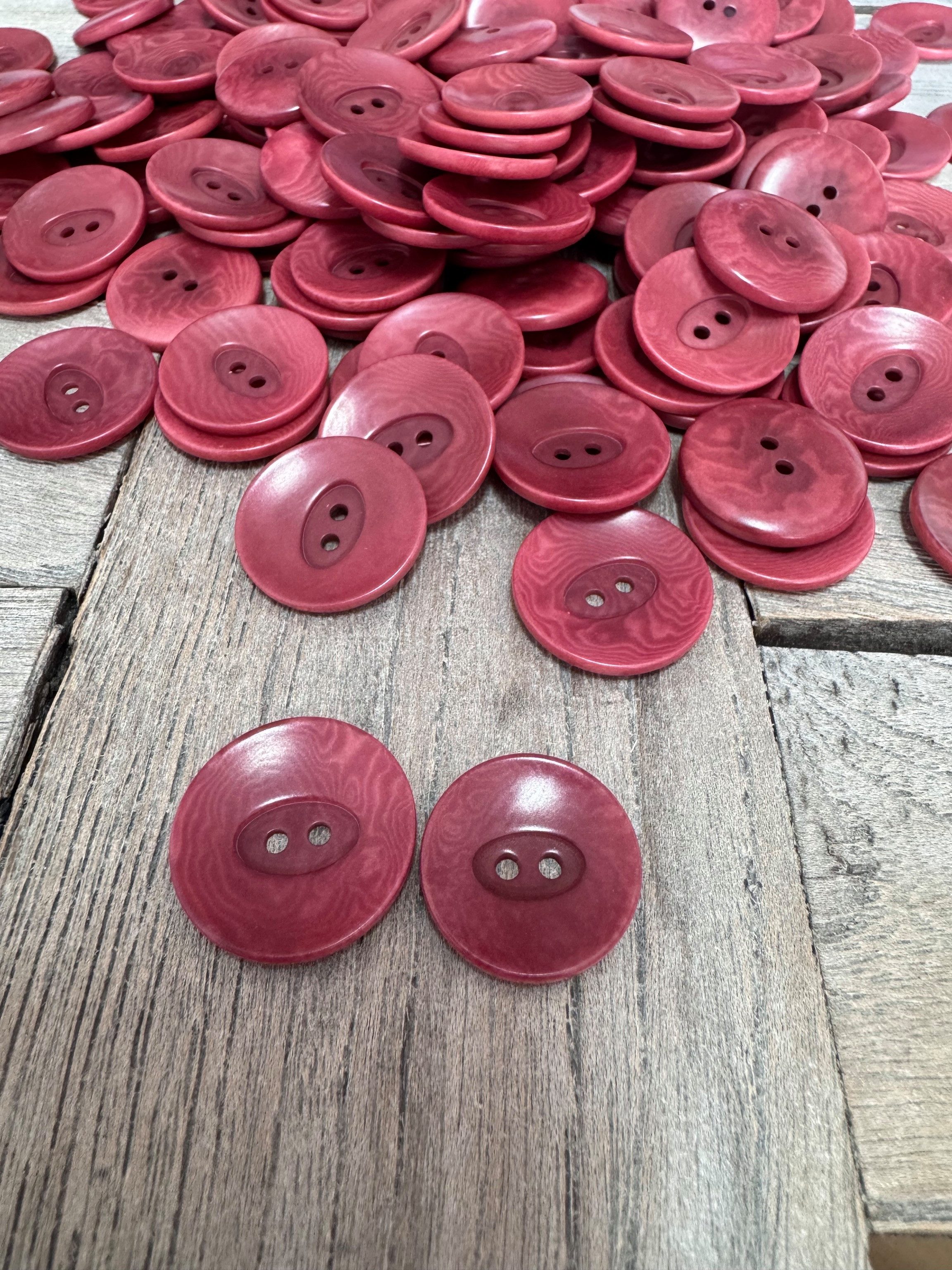 Hartmann-Knöpfe Knopf 10 Stück echte Steinnuss Knöpfe beere rot 2 Loch 20 mm oder 22 mm