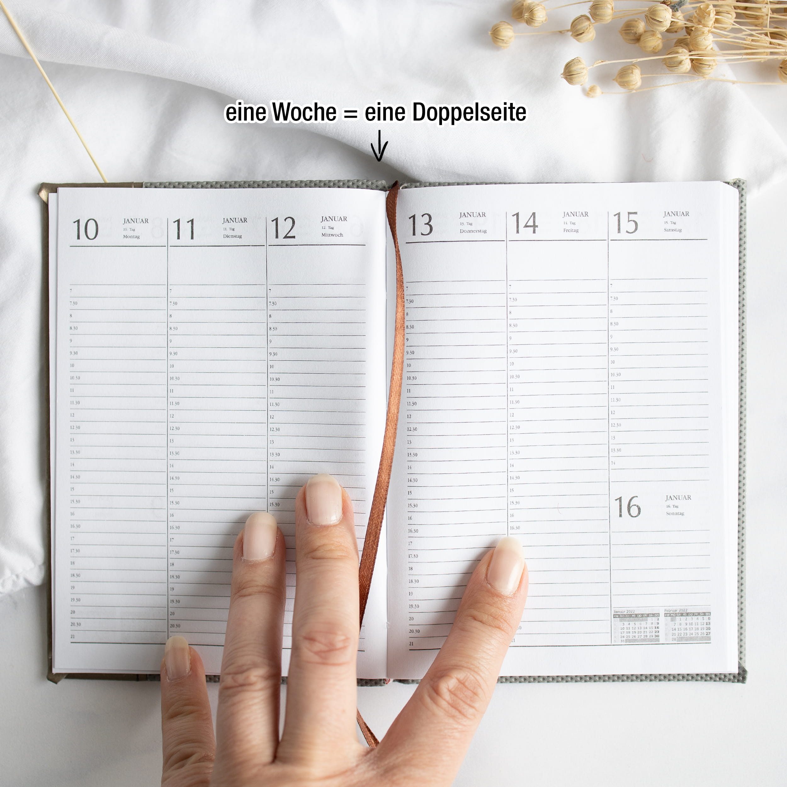 AMLI Taschenkalender Taschenkalender 2027 A6 1 Woche 2 Seiten Softtouch Grau, Softtouch-Cover, Leseband, Ferien & Feiertage, Jahresvorschau – Bild 4 von 5