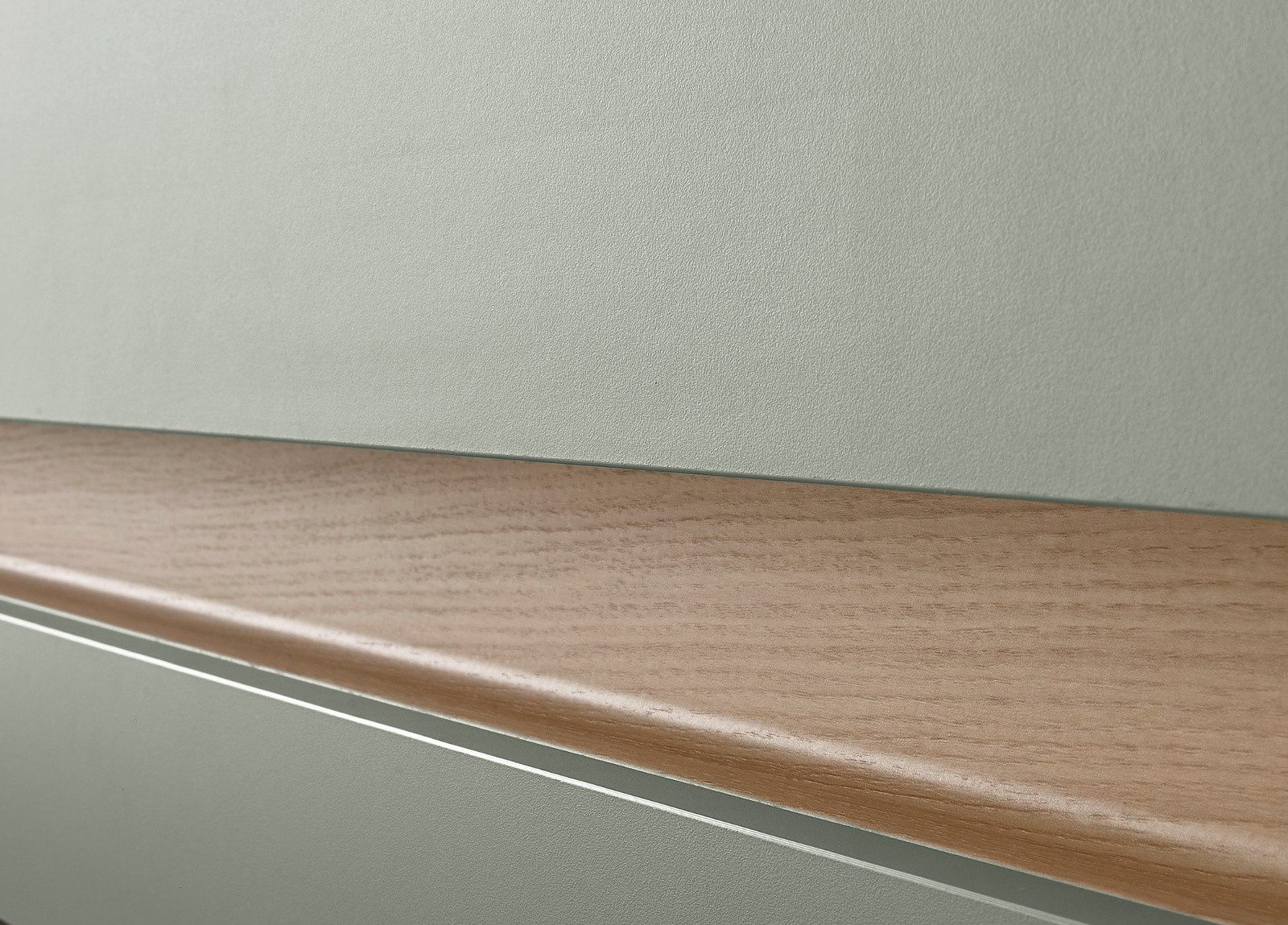 Furn.Design Sideboard Center (große Kommode in Salbei Grün mit Eiche, 4-türig, 223 x 87 cm), mit 8 Fächern und 2 Schubladen – Bild 4 von 5