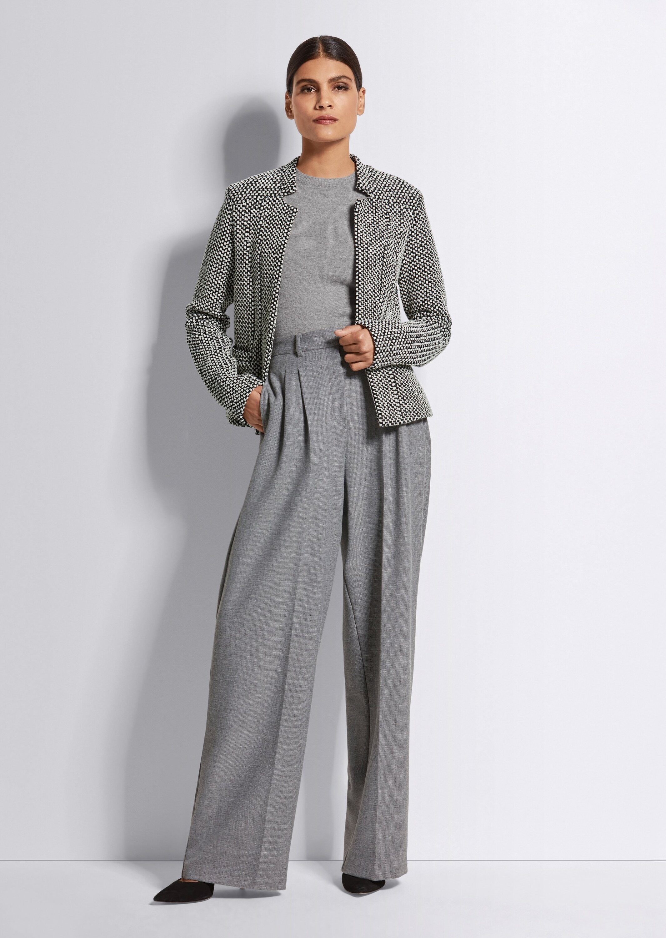 MADELEINE Kurzblazer Moderner Jerseyblazer mit Struktur Verschlussloser Blazer mit Stehkragen, Leistentaschen und Langarm
