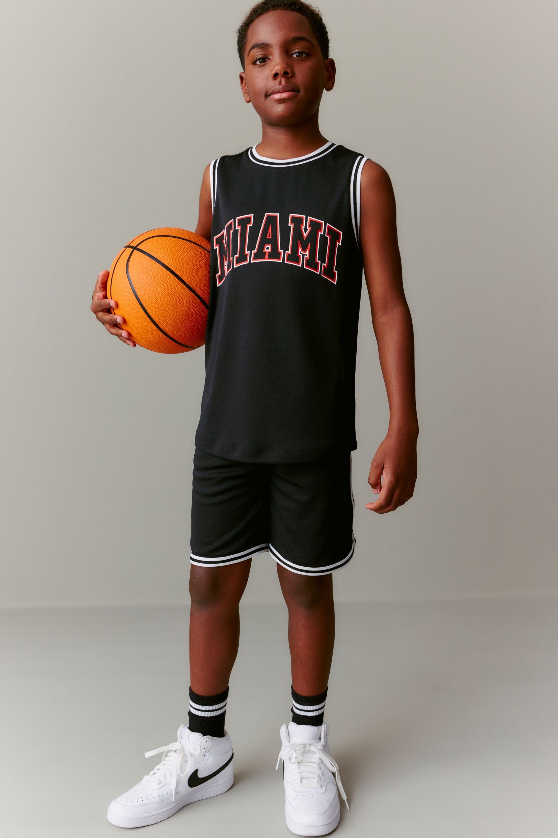 Basketball-Shorts Miami Shorts Next (2-tlg) Black und im Trägertop Top & Set