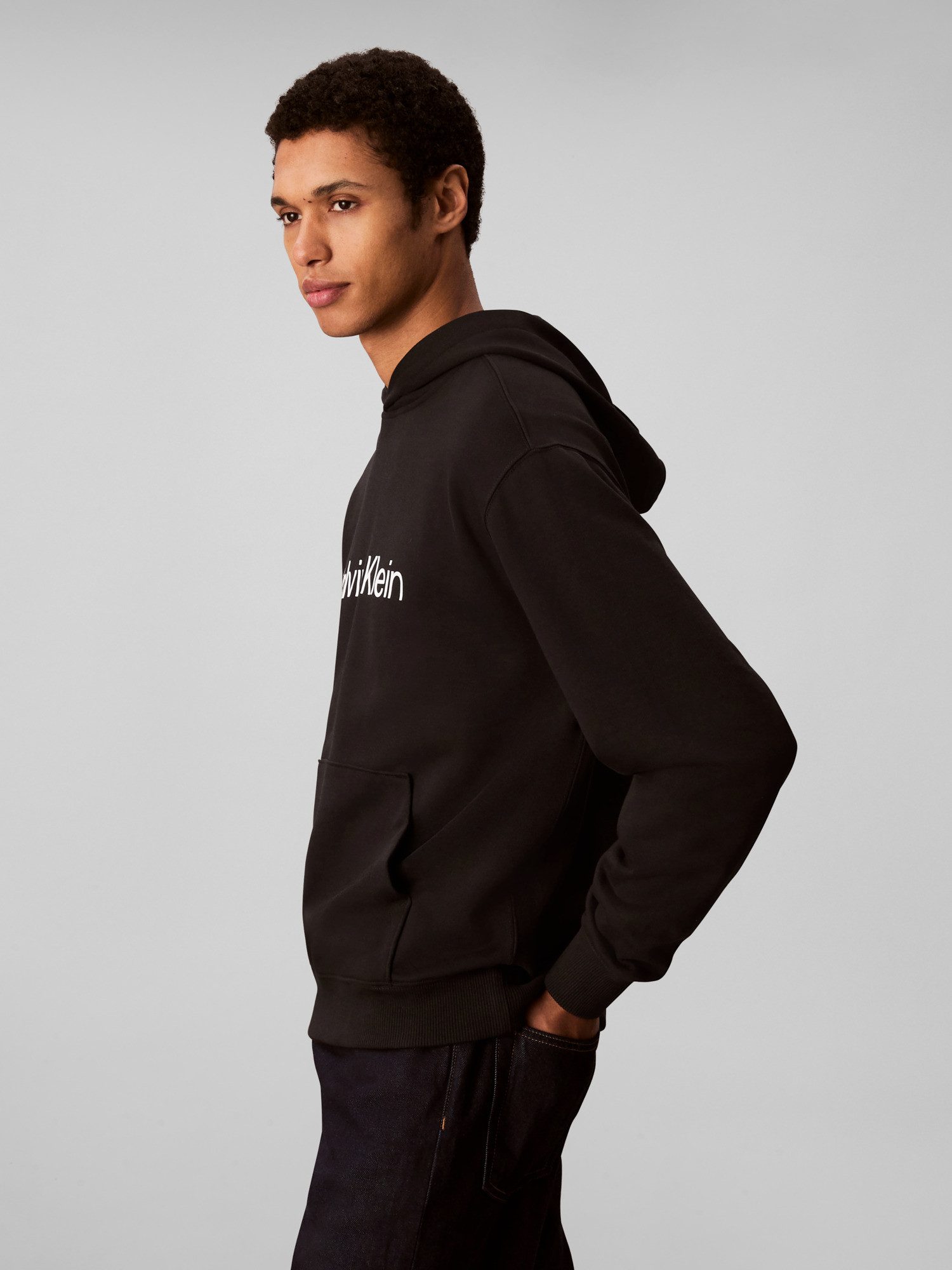 Calvin Klein Jeans Kapuzensweatshirt Regular Fit, Kängurutasche – Bild 4 von 5