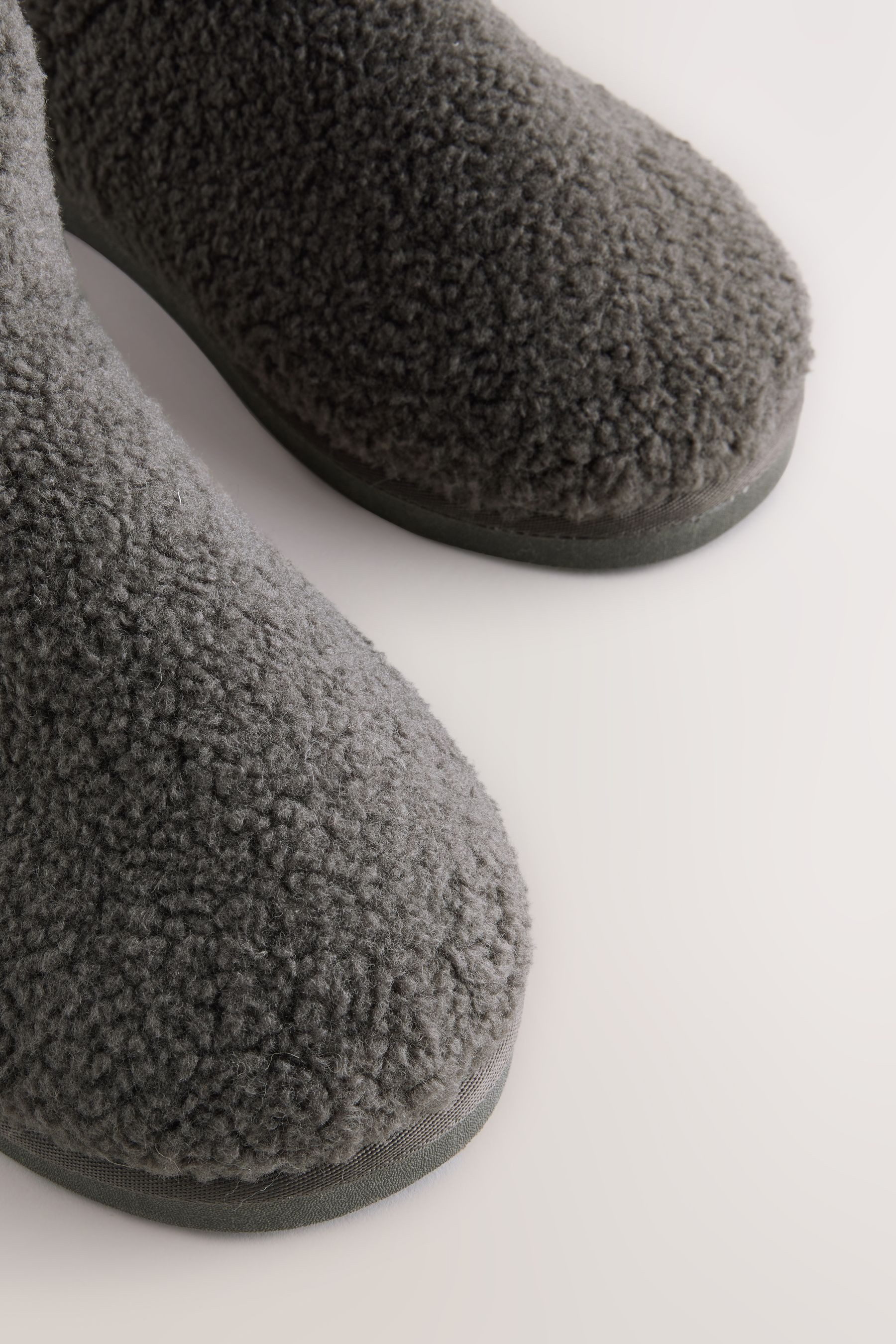 Next Hausstiefel mit Teddyfell Hausschuh (1-tlg)