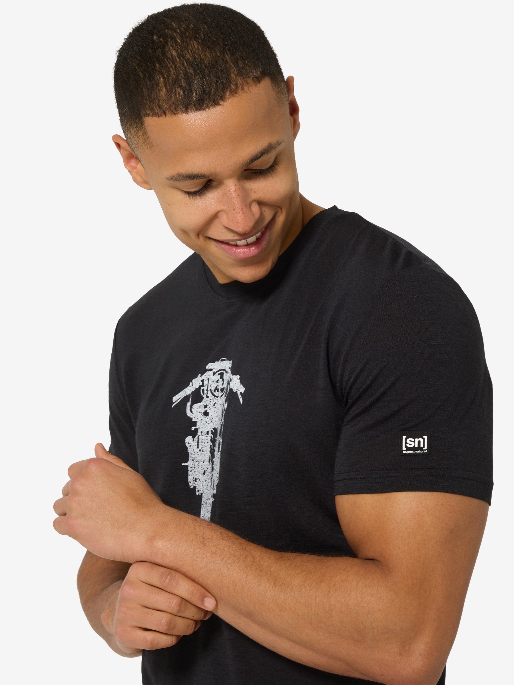 SUPER.NATURAL Funktionsshirt für Herren, Merino M SCRAMBLER TEE mit Motorrad-Motiv, atmungsaktiv