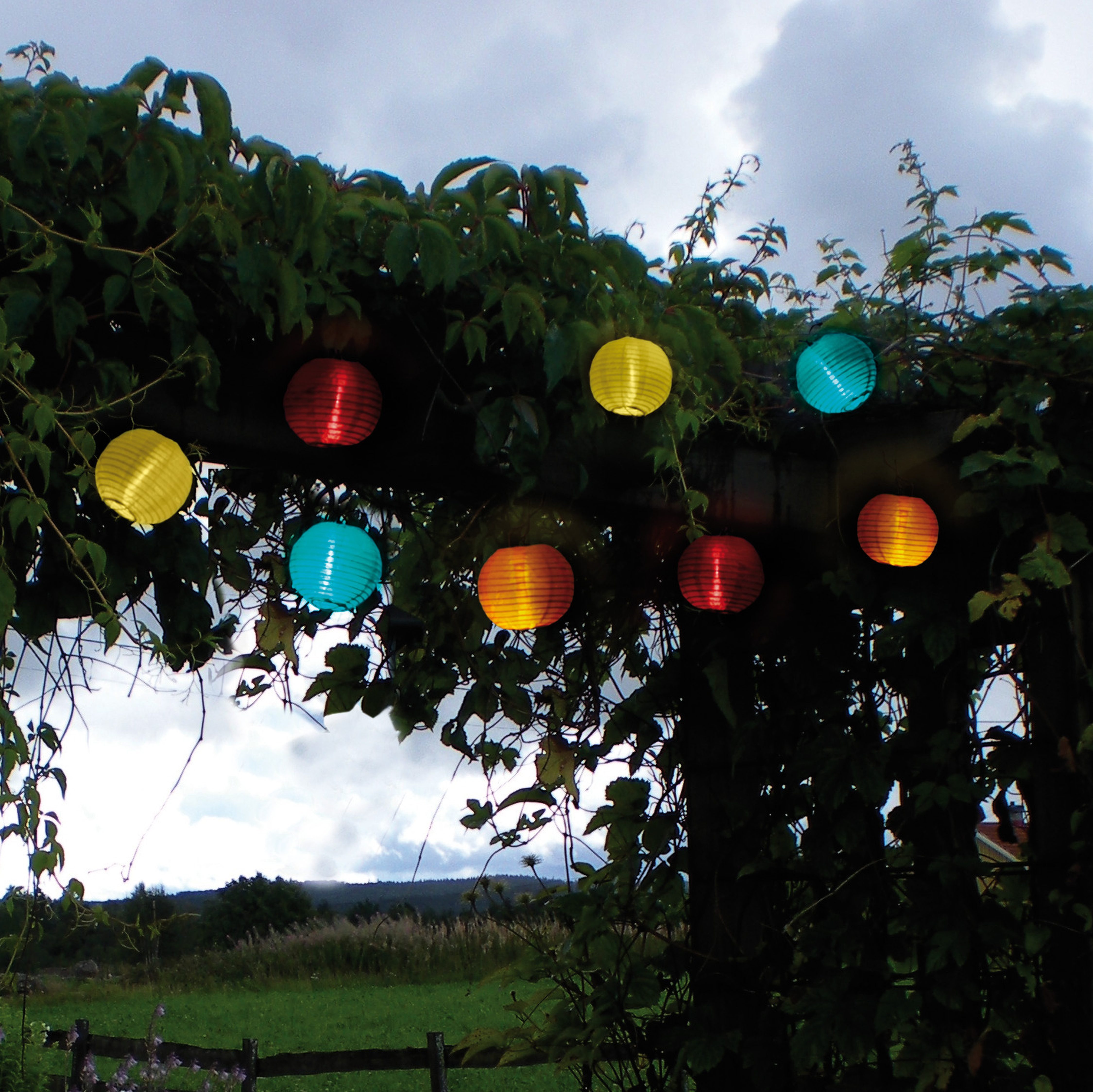 STAR TRADING LED-Lichterkette Festival, 10-flammig, ca. 2,7 m, mit Solarpanel, inkl. Akku, outdoor, Vierfarb-Karton