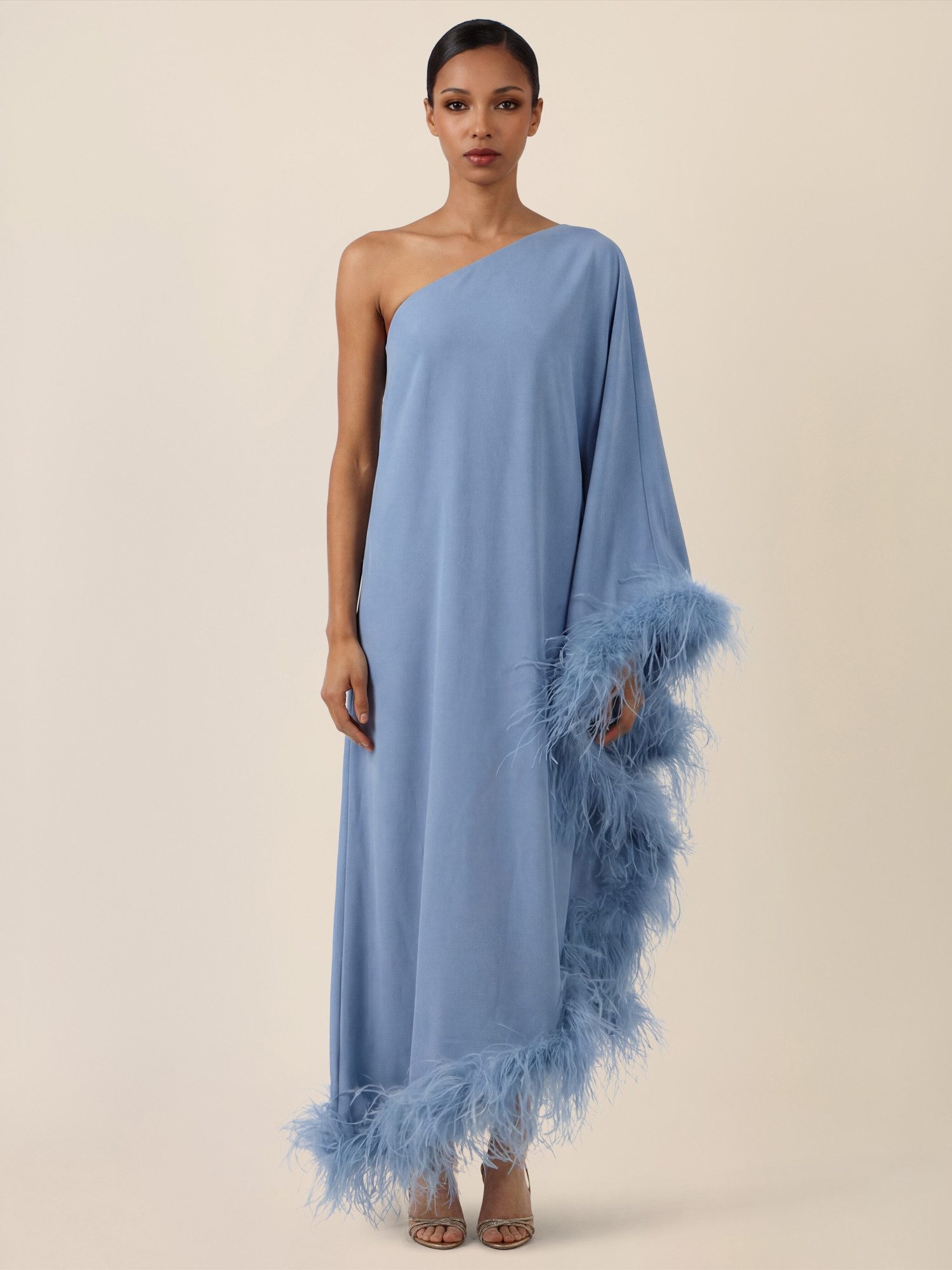 Apart Abendkleid mit Federn