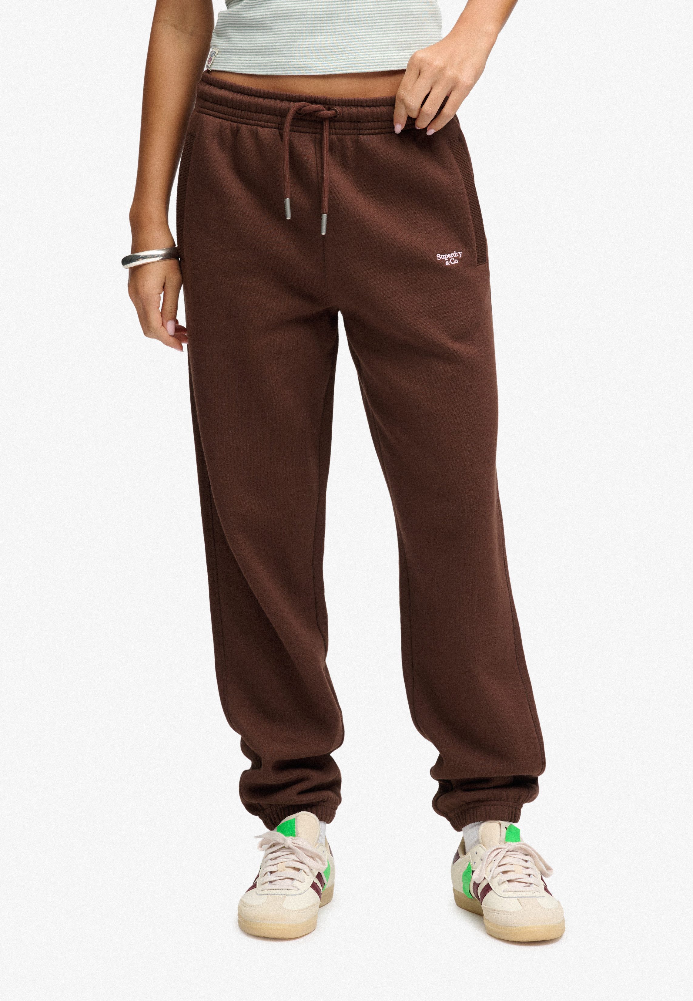 Superdry Sweathose SIGNATURE EMB CUFFED JOGGER Baumwollmischung, relaxed fit