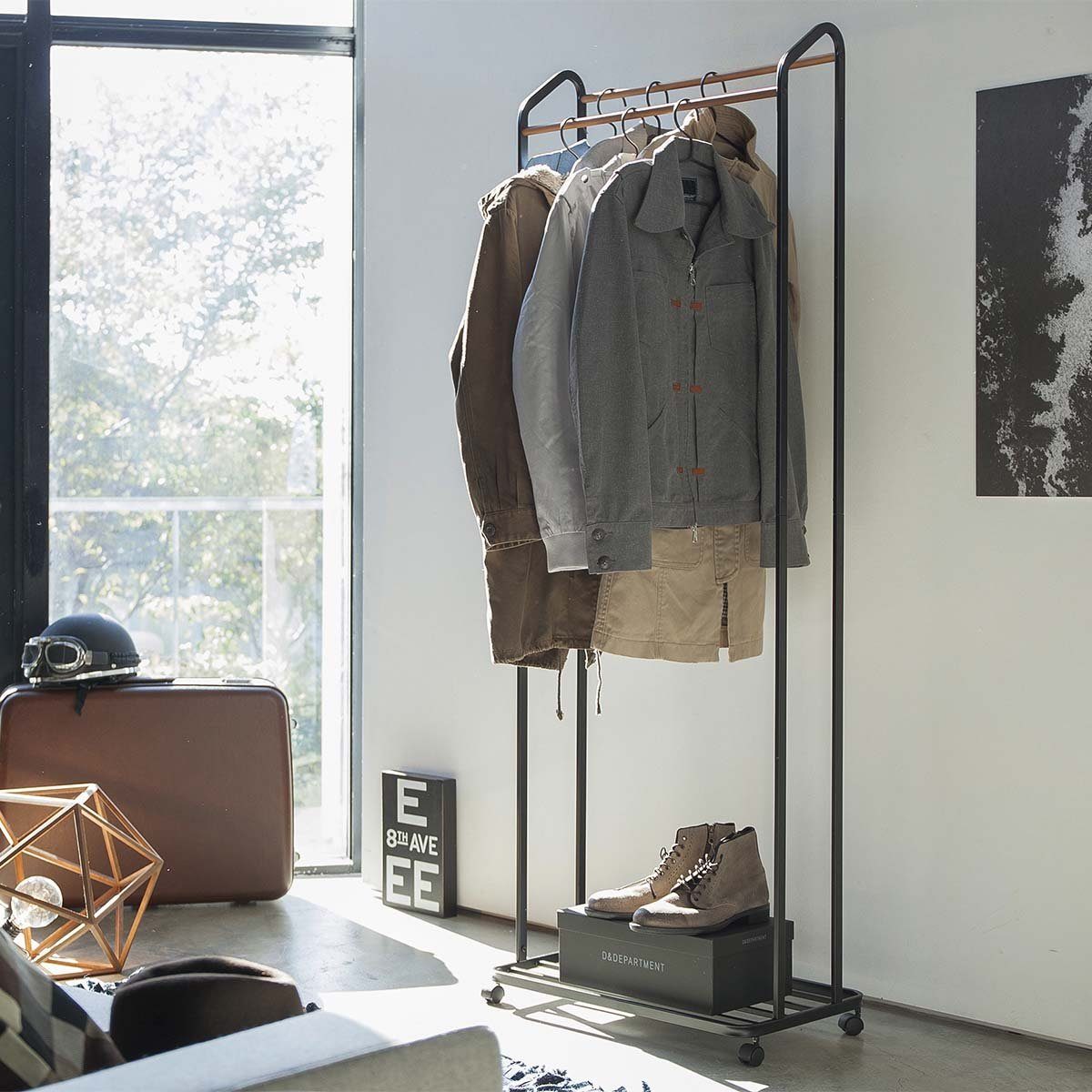Yamazaki Garderobenständer Tower, Kleiderständer auf Rollen, Garderobe, fahrbar, mit Ablage, 172cm hoch