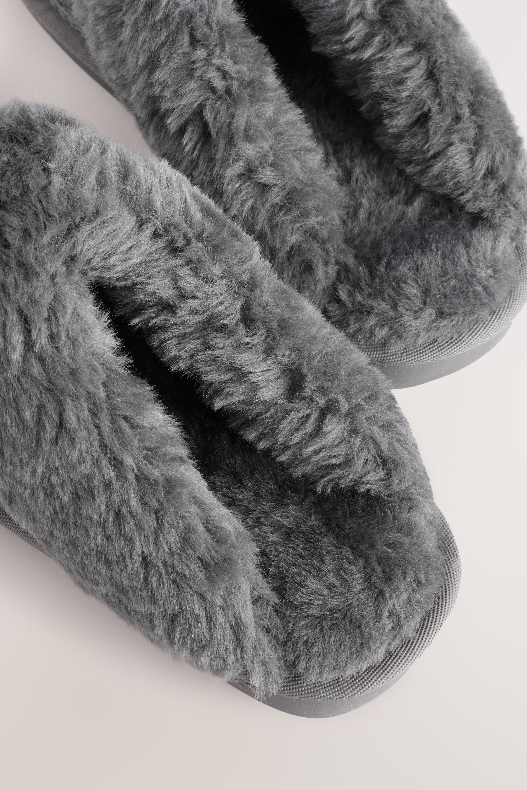 Next Hausschuhe aus Veloursleder Hausschuh (1-tlg)