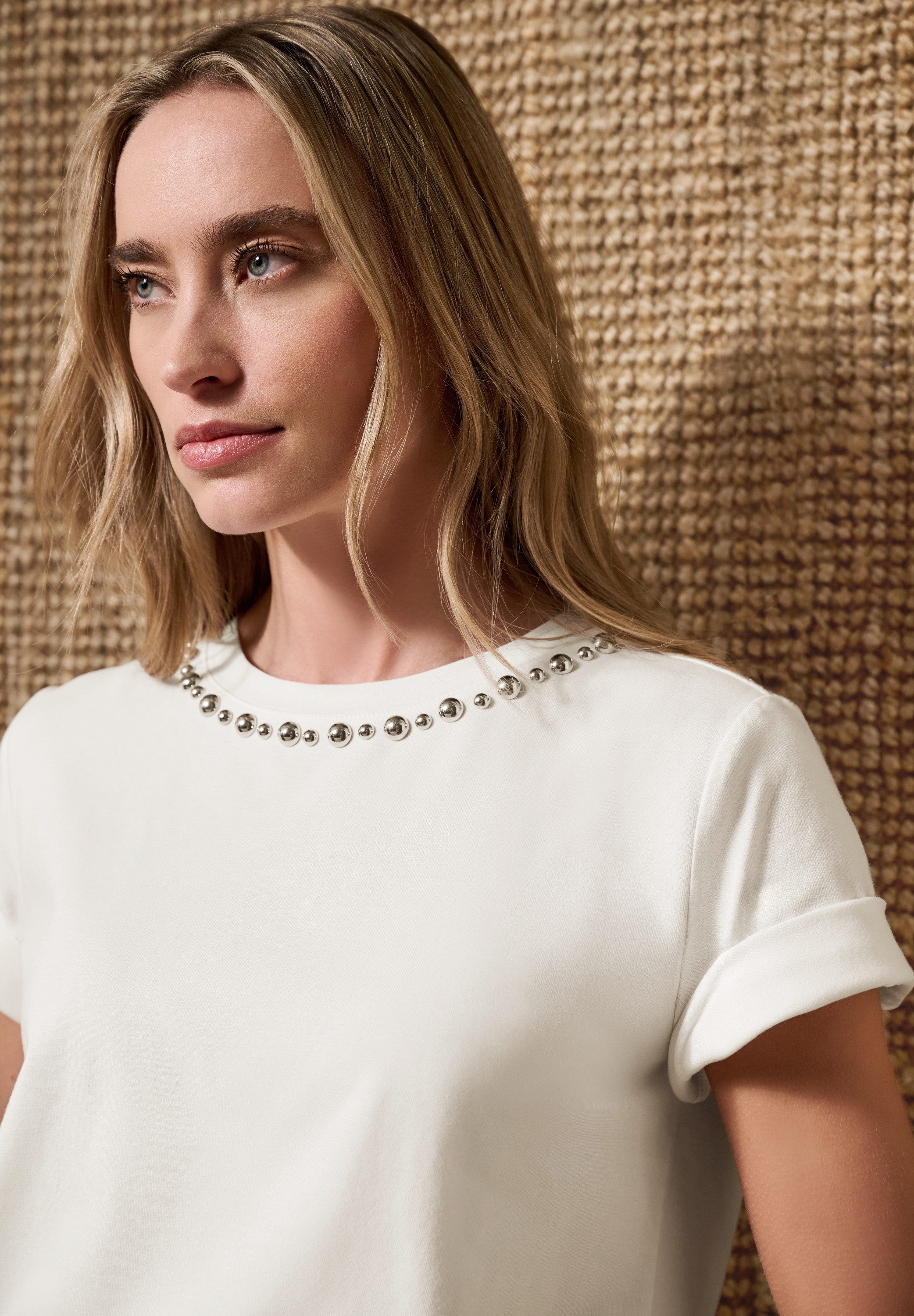 STREET ONE Kurzarmshirt Sommershirt mit dekorativen Details am Rundhals