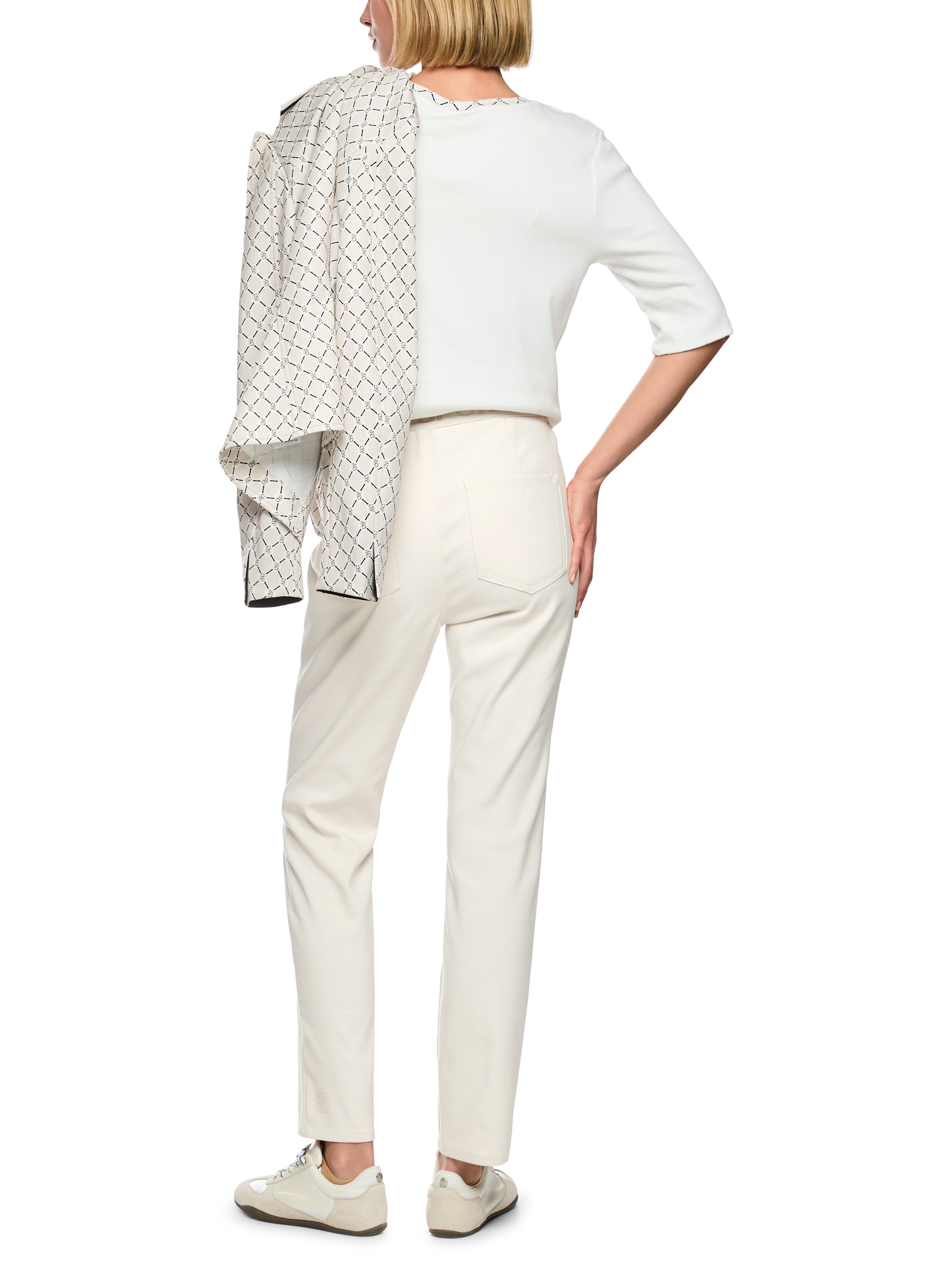 Marc Cain Stoffhose Golden Hour Premium Damenmode Model: Siena – Bild 5 von 5