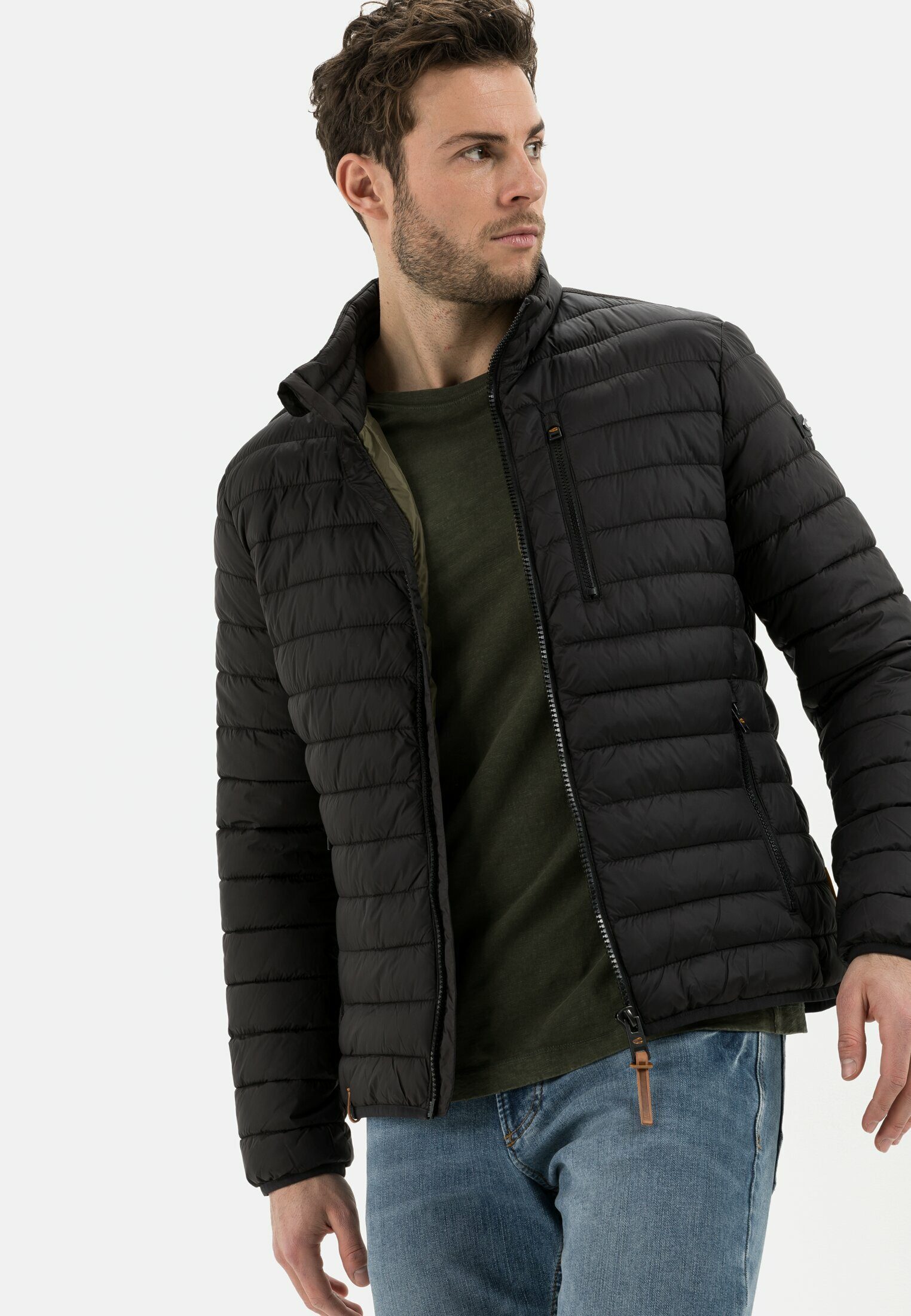 camel active Blouson ohne Daune aus recyceltem Polyester Markenlabel