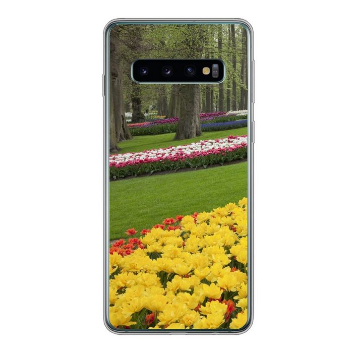 MuchoWow Handyhülle Blumen im Gras auf dem Keukenhof in Holland. Phone Case Handyhülle Samsung Galaxy S10 Silikon Schutzhülle