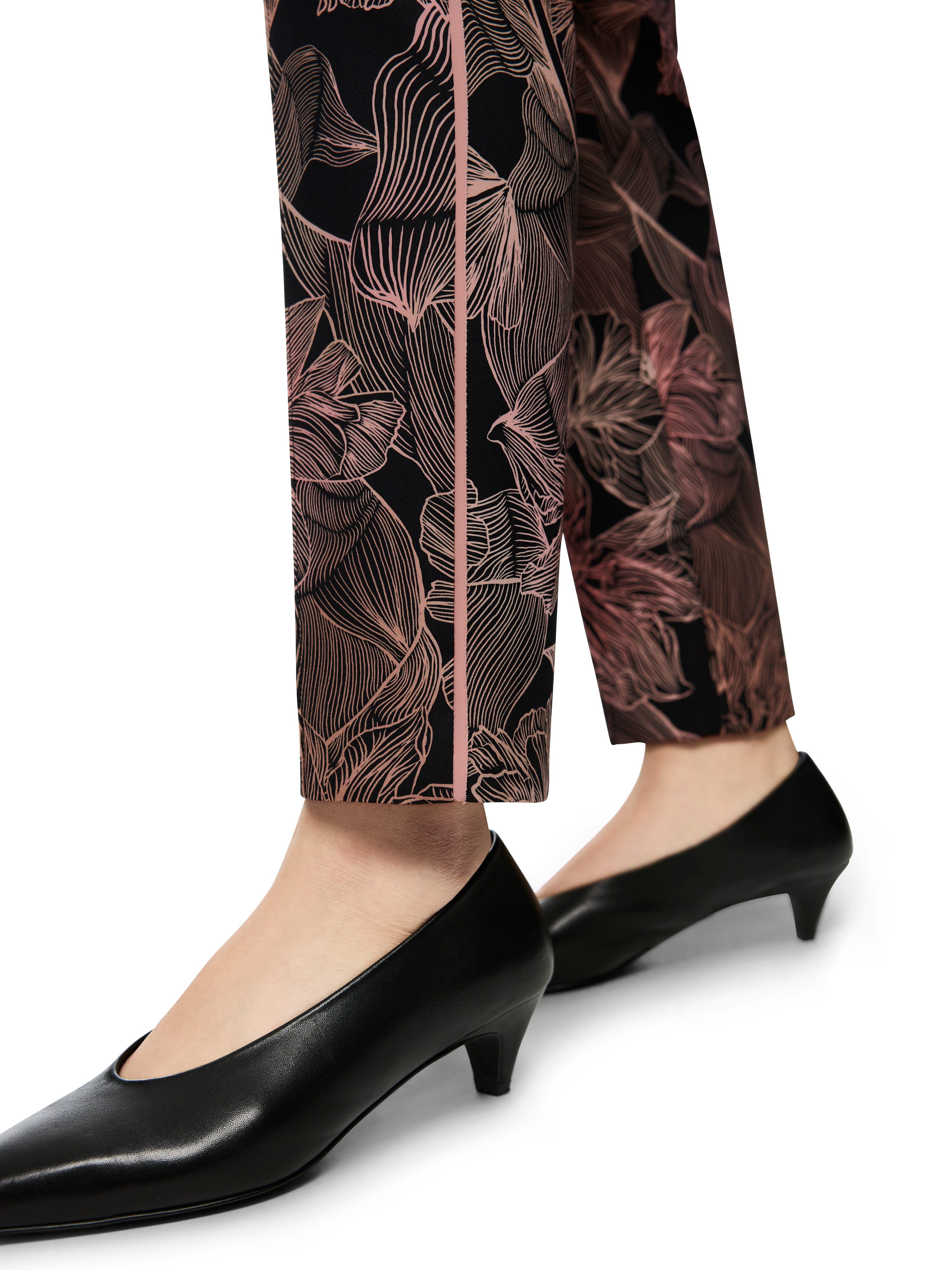 Marc Cain Jerseyhose Neutral Affinity Premium Damenmode Model: SYDNEY, Slim Fit mit Blumenprint