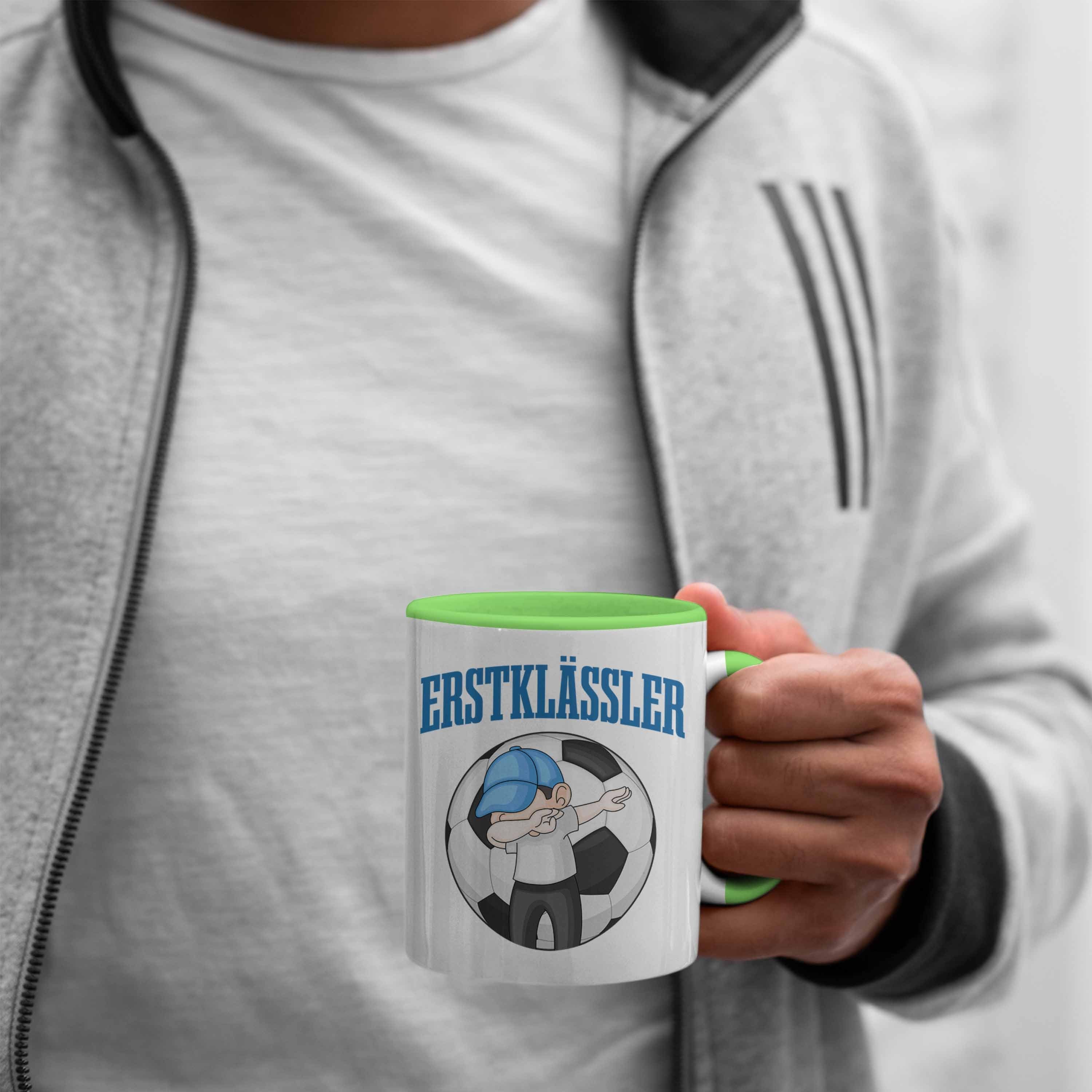 Trendation Schultag Tasse Junge Schulstart Schuleinführung Füllung - Grün Trendation Geschenk 1. Schultüte Tasse Schulkind für Schulanfang Geschenkidee Jungs Fussball Einschulung