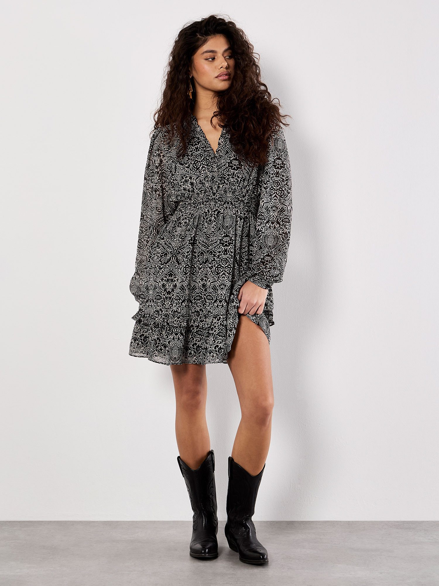 Apricot Minikleid Chiffonkleid mit Paisleymuster günstig online kaufen