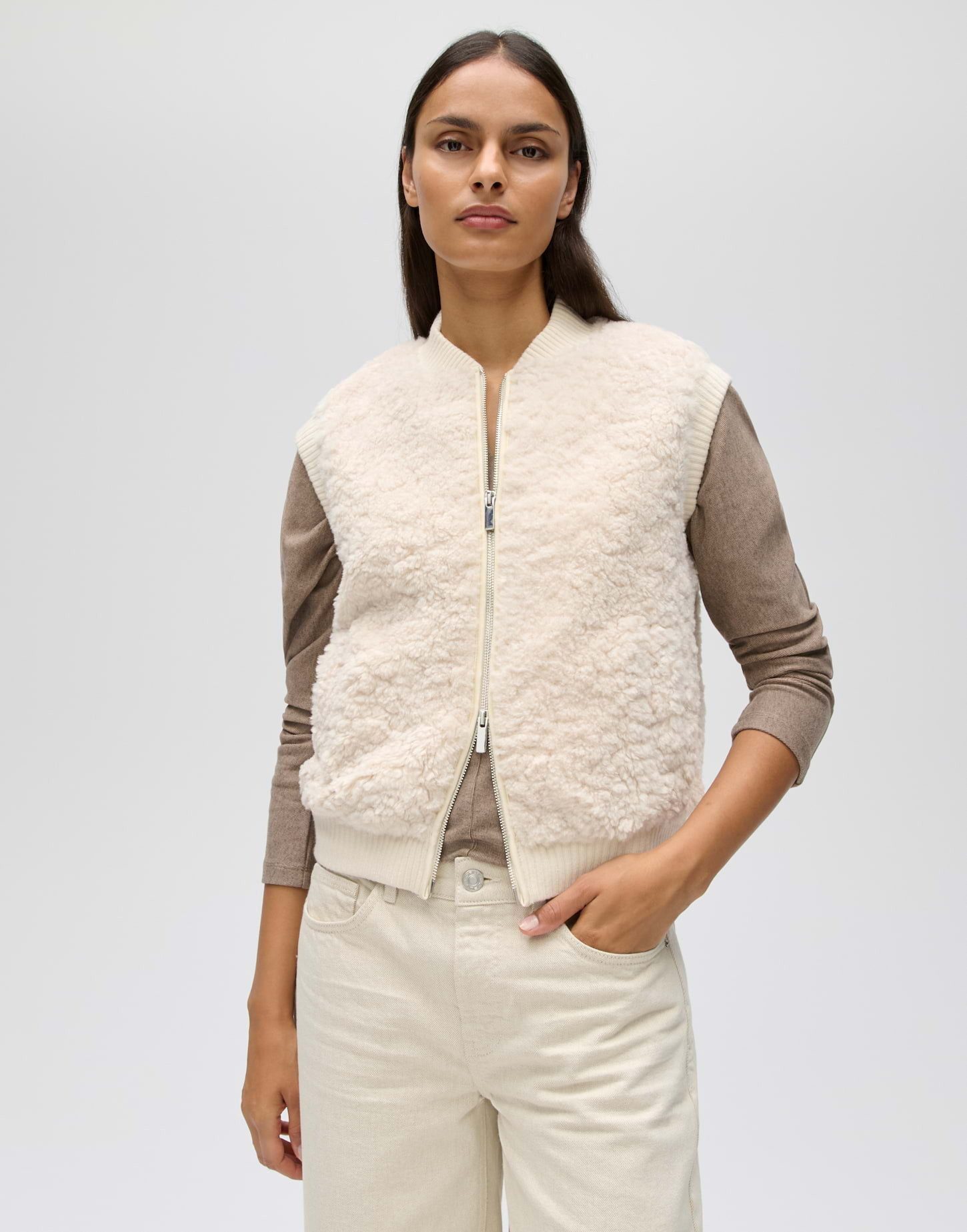 OPUS Sweatweste Gaste aus Teddyfell mit Bouclé-Struktur Verkürzte, gerade Silhouette aus flauschigem Teddyfell