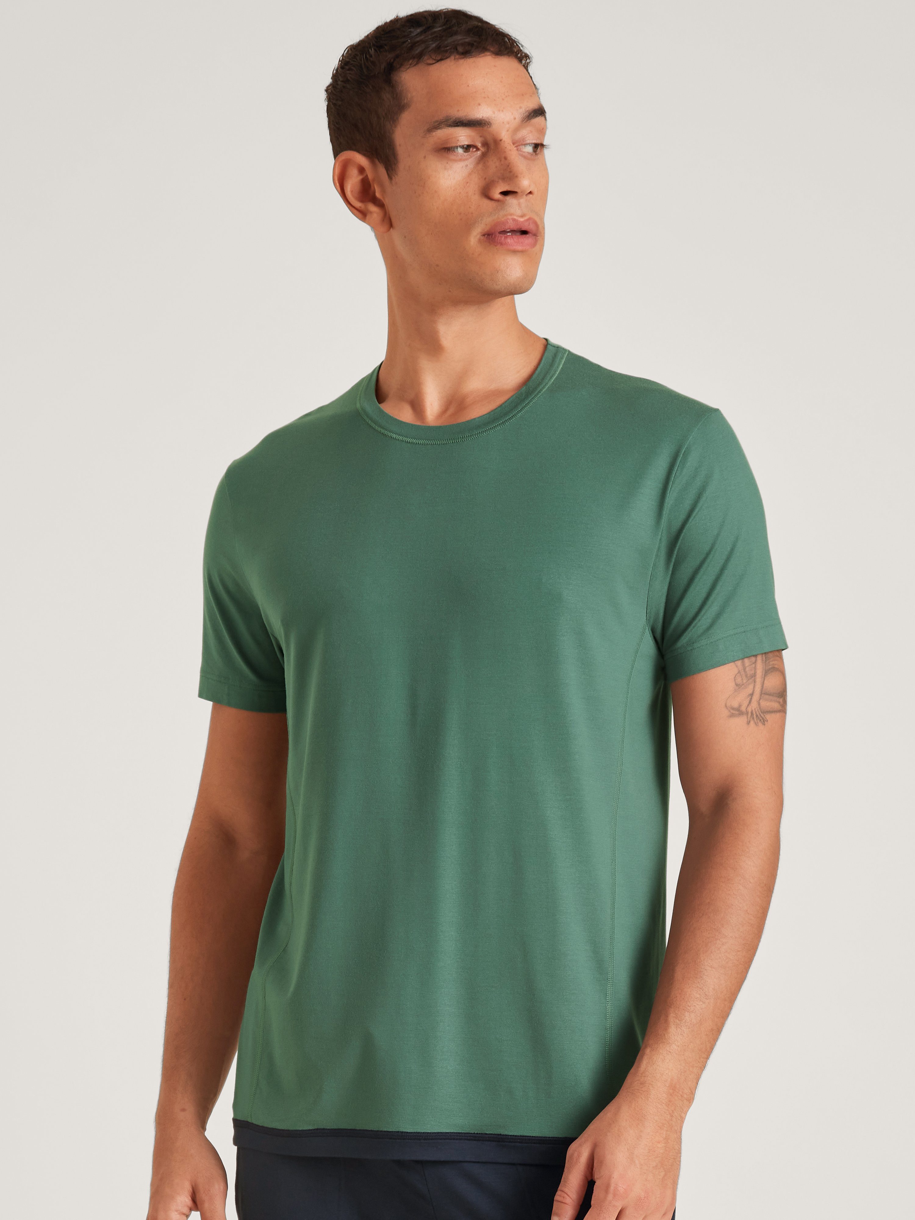 CALIDA T-Shirt Calida Herren T-Shirt 14283 dark glen (1 Stück, 1-tlg., 1 Stück) Temperatur ausgleichend, Feuchtigkeit regulierend
