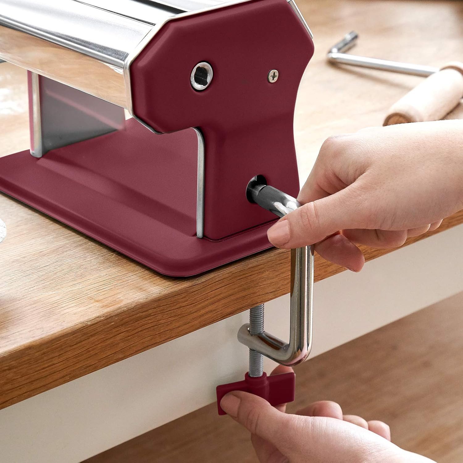 Springlane Nudelmaschine - Manuelle Nudelmaschine aus Edelstahl - Pastamaker inkl. Rezeptbuch, Nudeltrockner & 3 Schneideaufsätze, 9 Teigdicke-Stufen – Bild 5 von 5