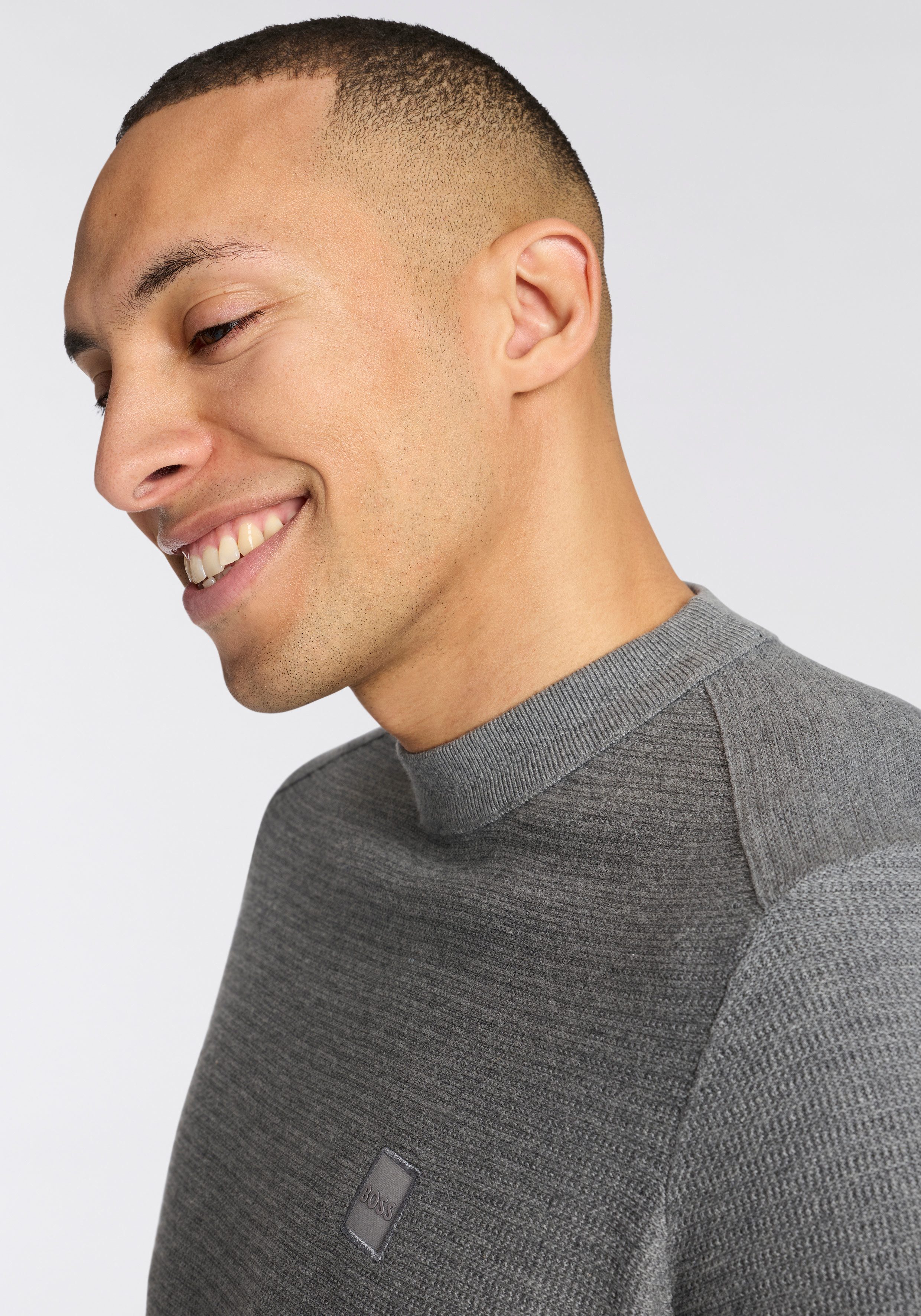 BOSS ORANGE Strickpullover Anion Cotton Cashmere Rundhalsausschnitt, Regular Fit, BOSS-Label