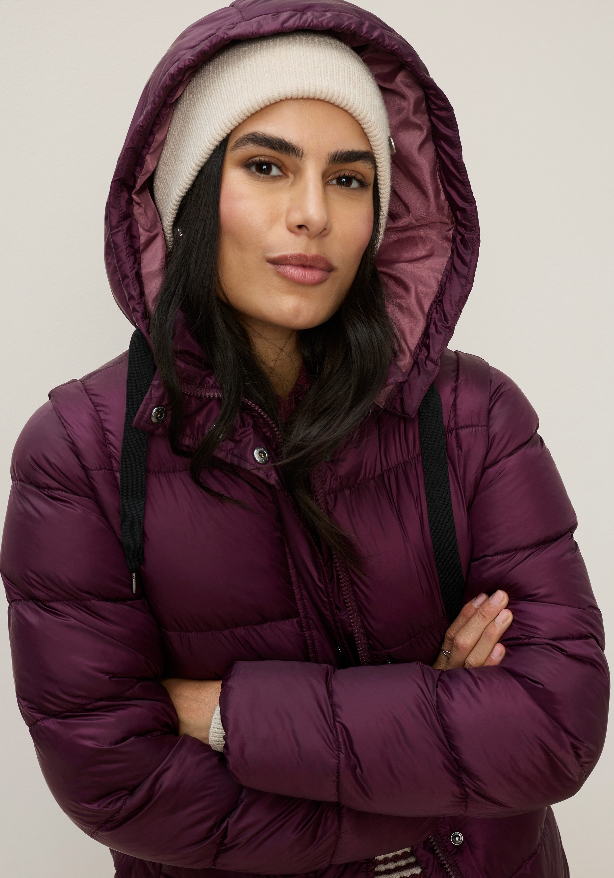 Tamaris Langmantel mit abnehmbaren Ärmeln und Kapuze - auch tragbar als Weste. € 139,99, (€ 139,99 pro 1 Stk).