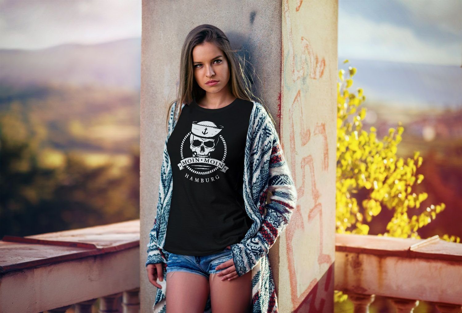MoonWorks Print-Shirt Damen T-Shirt Totenkopf Matrose Anker Motiv Skull Emblem Schriftzug Moin Moin Hamburg Spruch Frauen Fun-Shirt Moonworks® mit Print